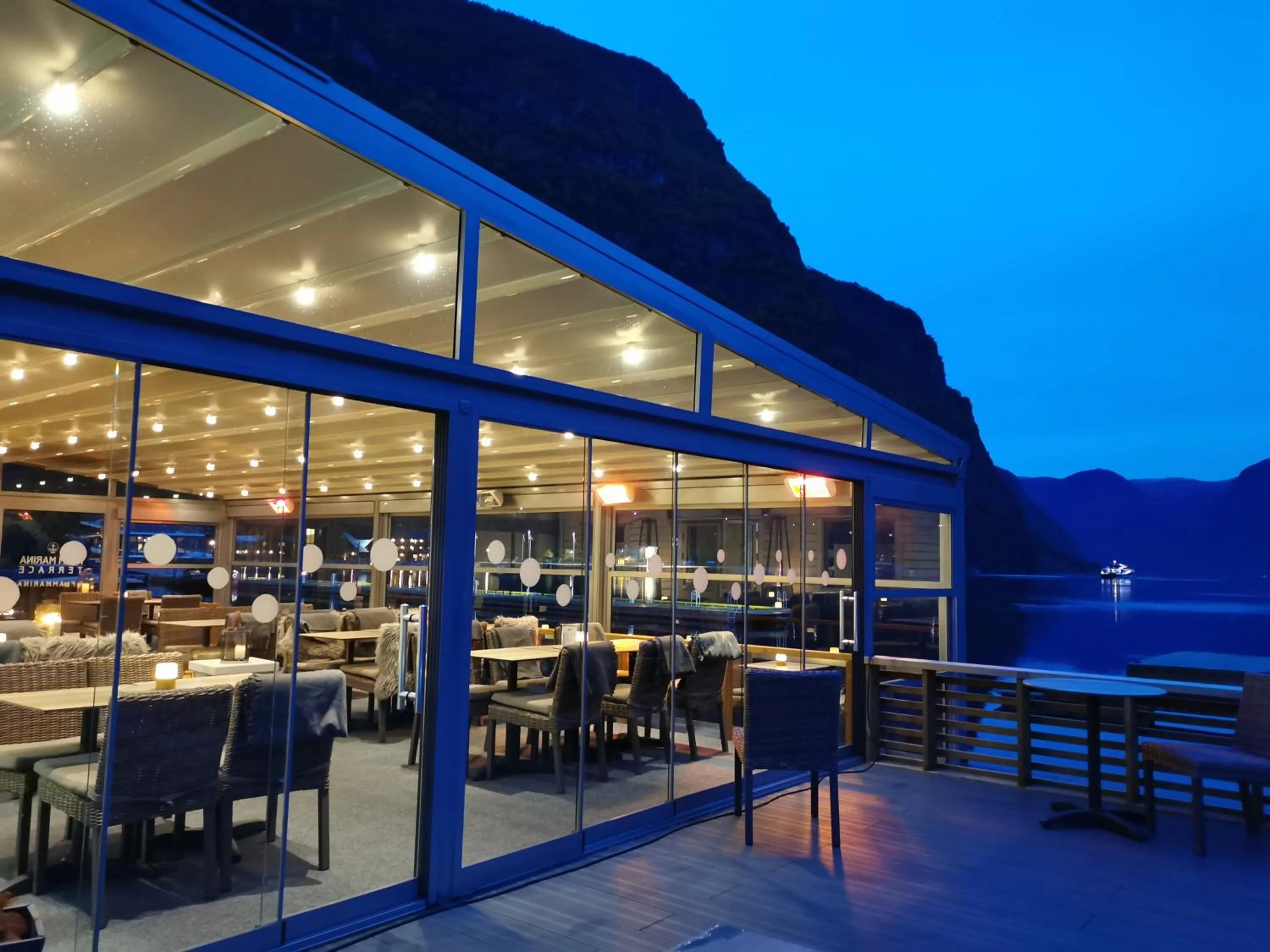 Restaurant/places to eat in Flåm Marina