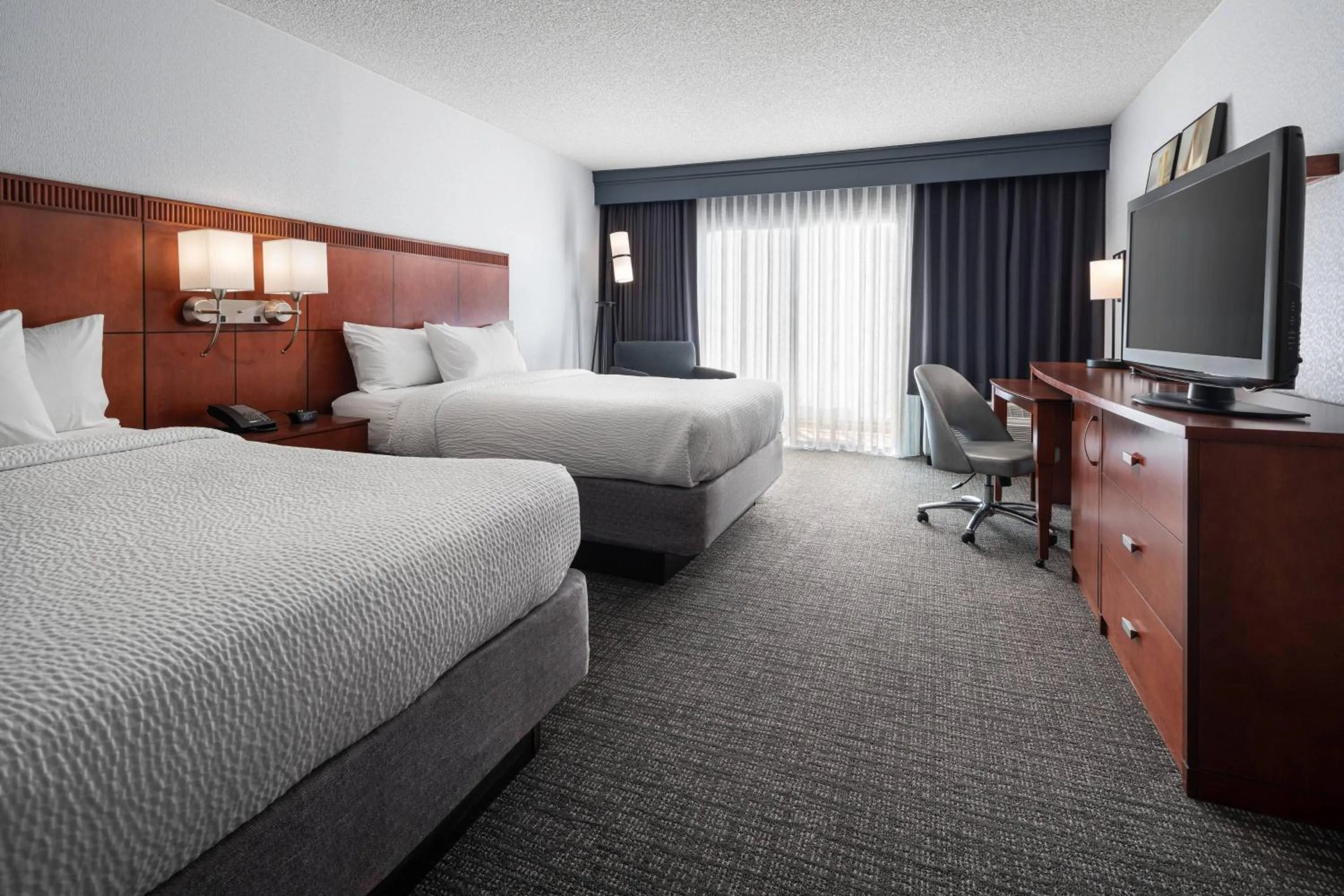 Photo of the whole room, Bed in Courtyard by Marriott Pleasanton