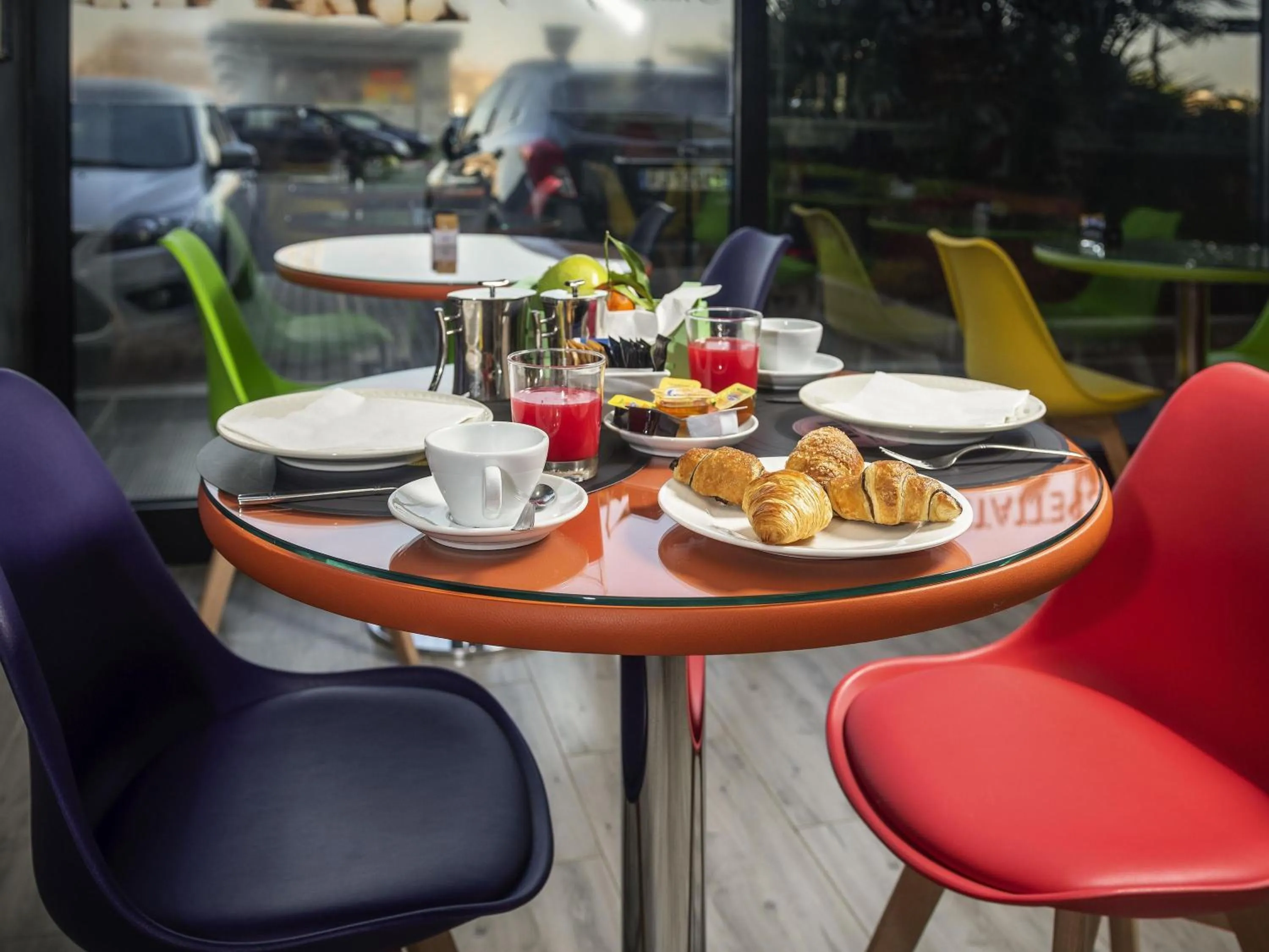 Lounge or bar in ibis Styles Roma Vintage