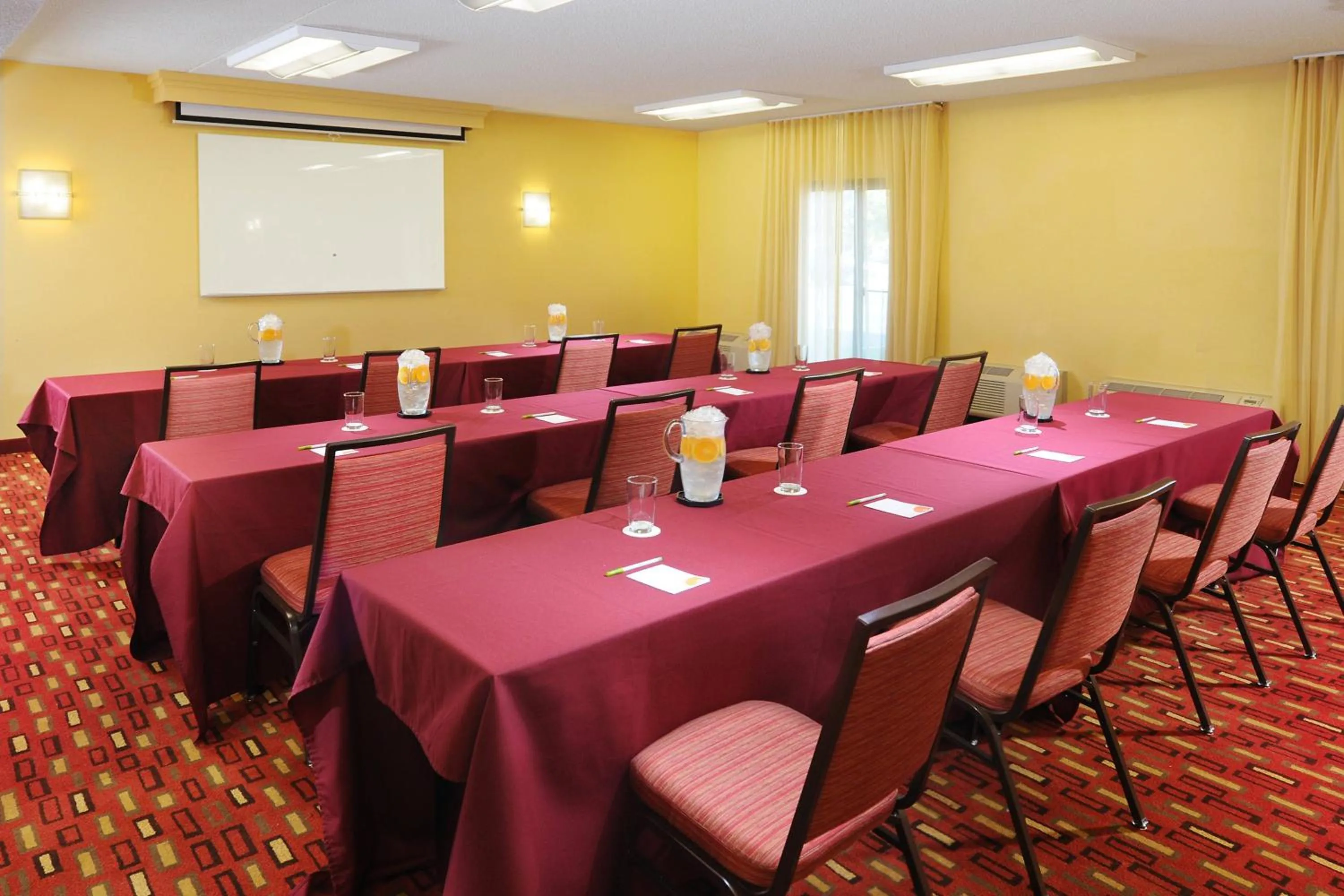 Meeting/conference room in Courtyard by Marriott Oklahoma City Airport