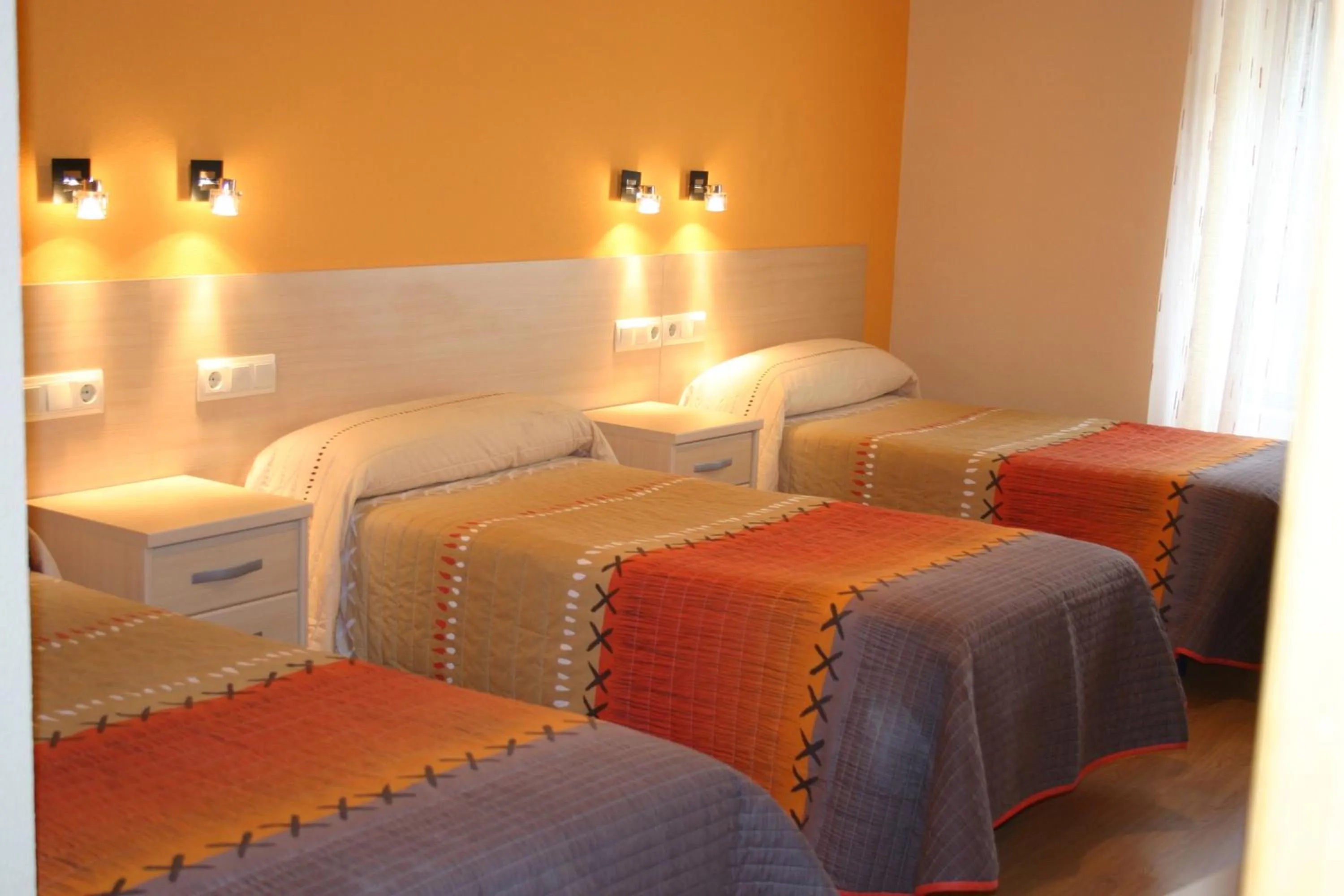 Bedroom, Bed in Hostal Hispanico I