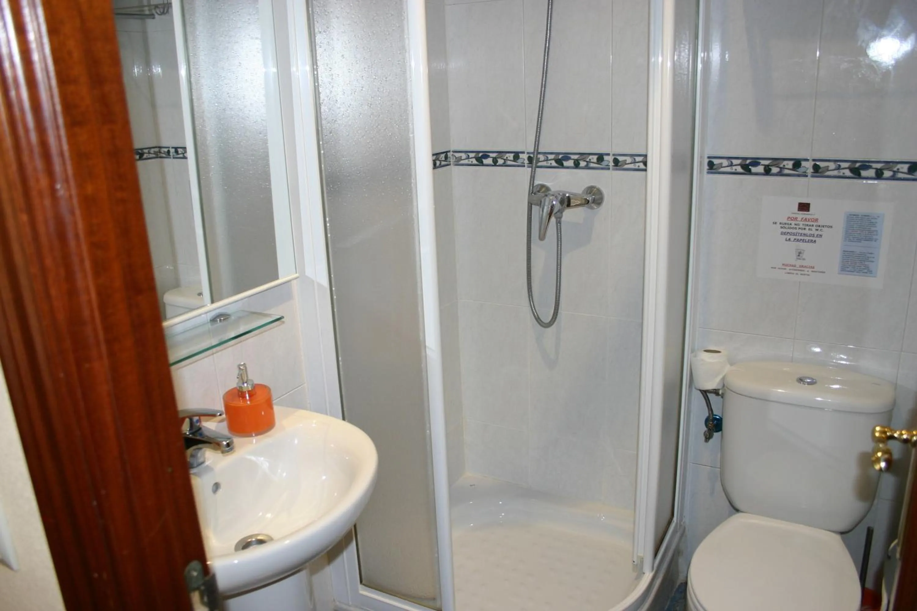 Bathroom in Hostal Hispanico I