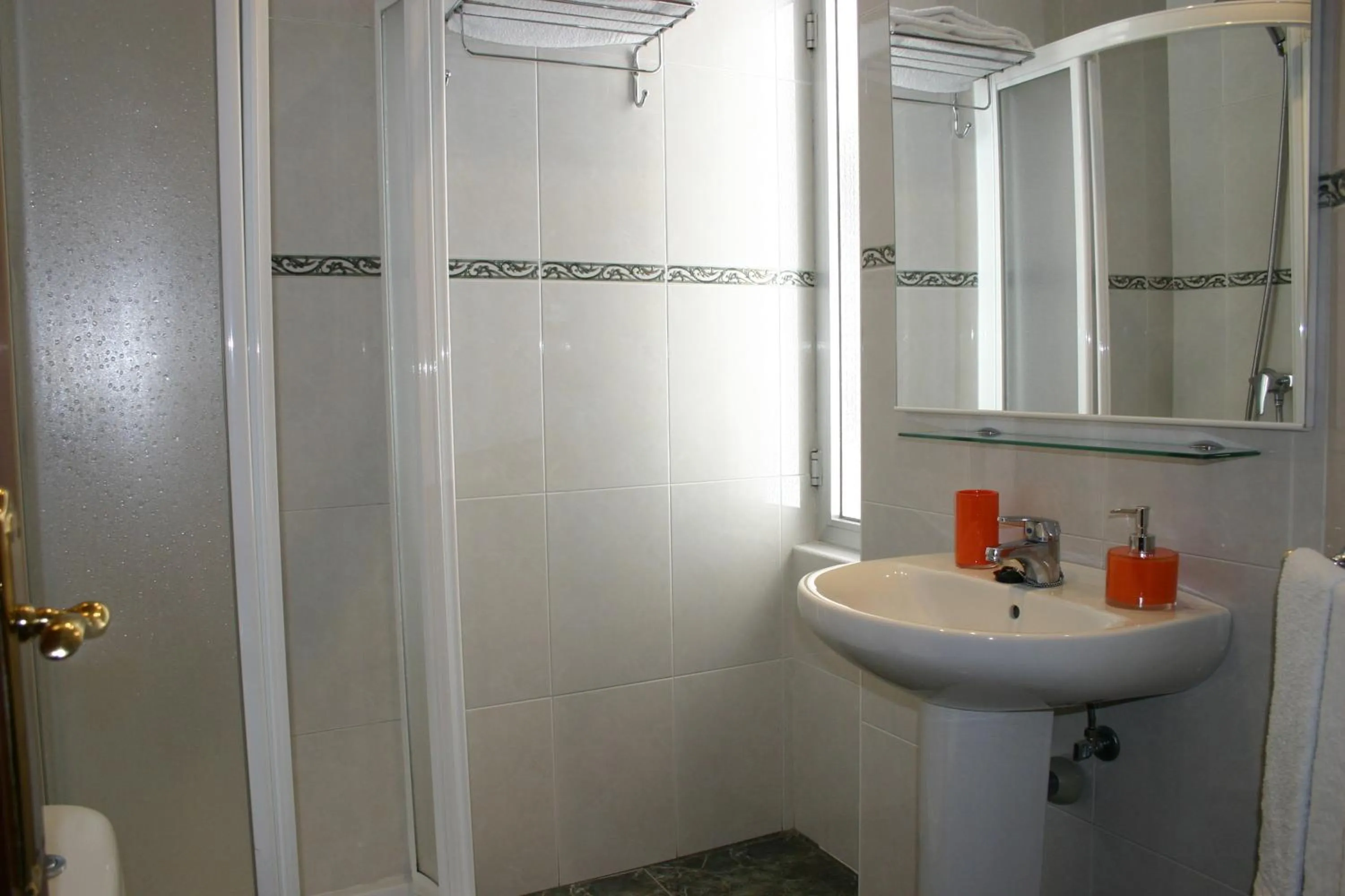 Bathroom in Hostal Hispanico I