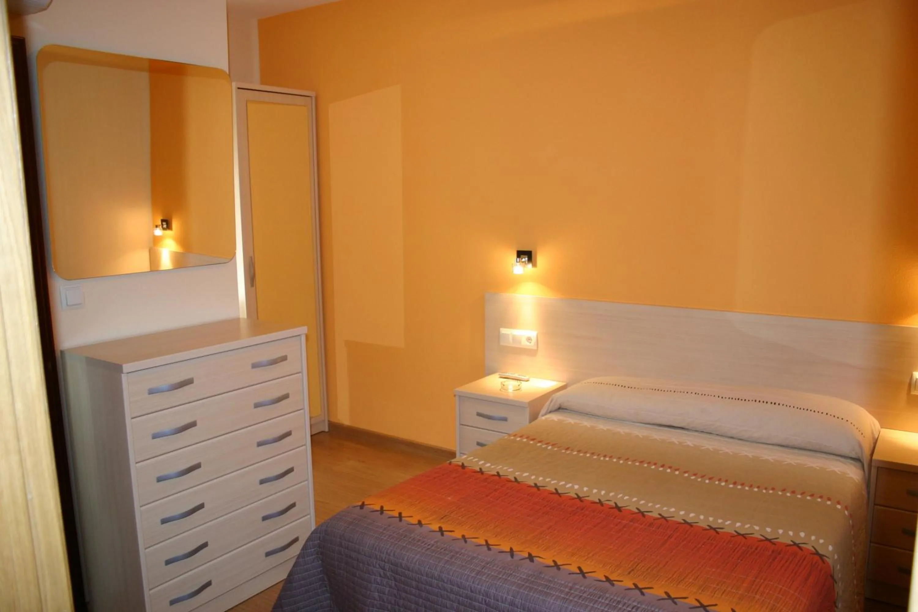 Bedroom, Bed in Hostal Hispanico I