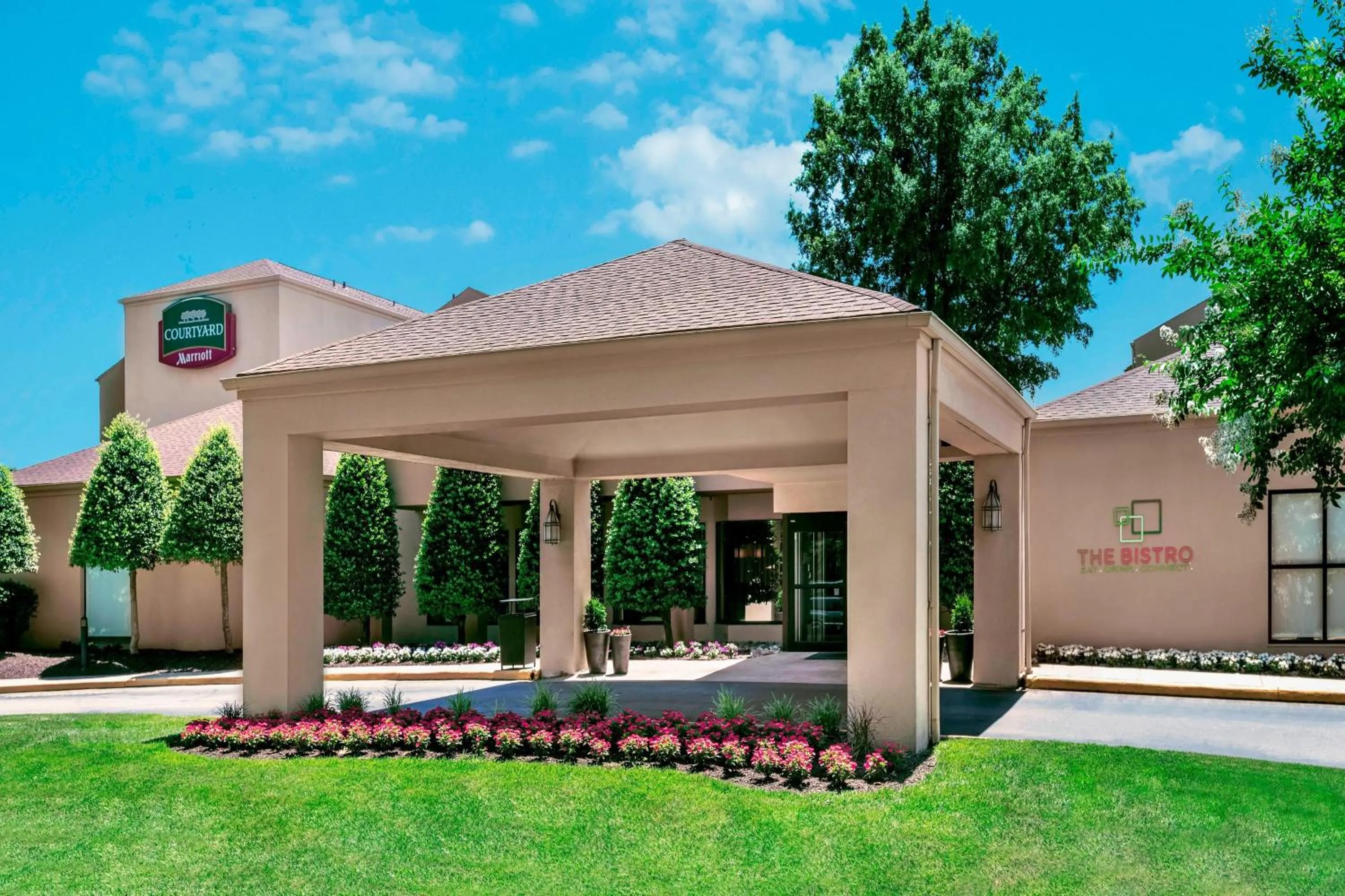 Property building in Courtyard Virginia Beach Norfolk