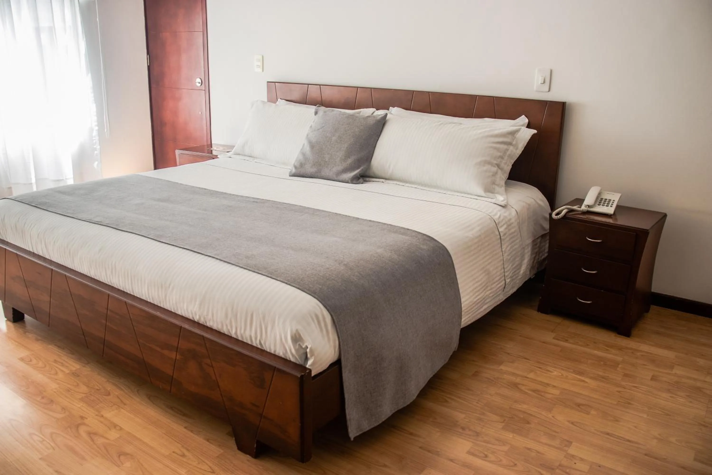 Photo of the whole room, Bed in Nogal Suite Hotel Pasto