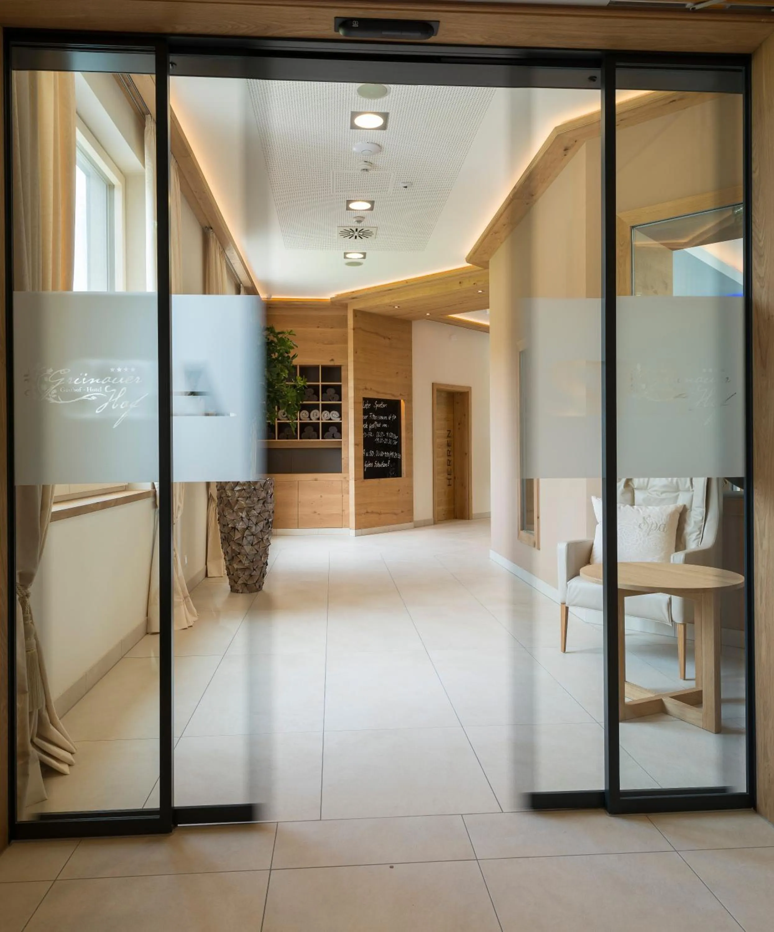 Facade/entrance in Hotel Grünauerhof