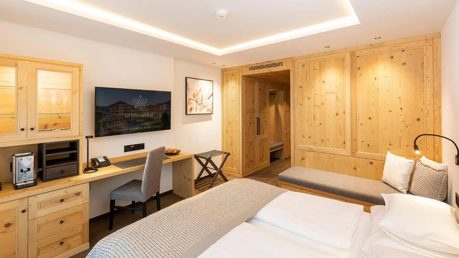 Bed in Hotel Grünauerhof