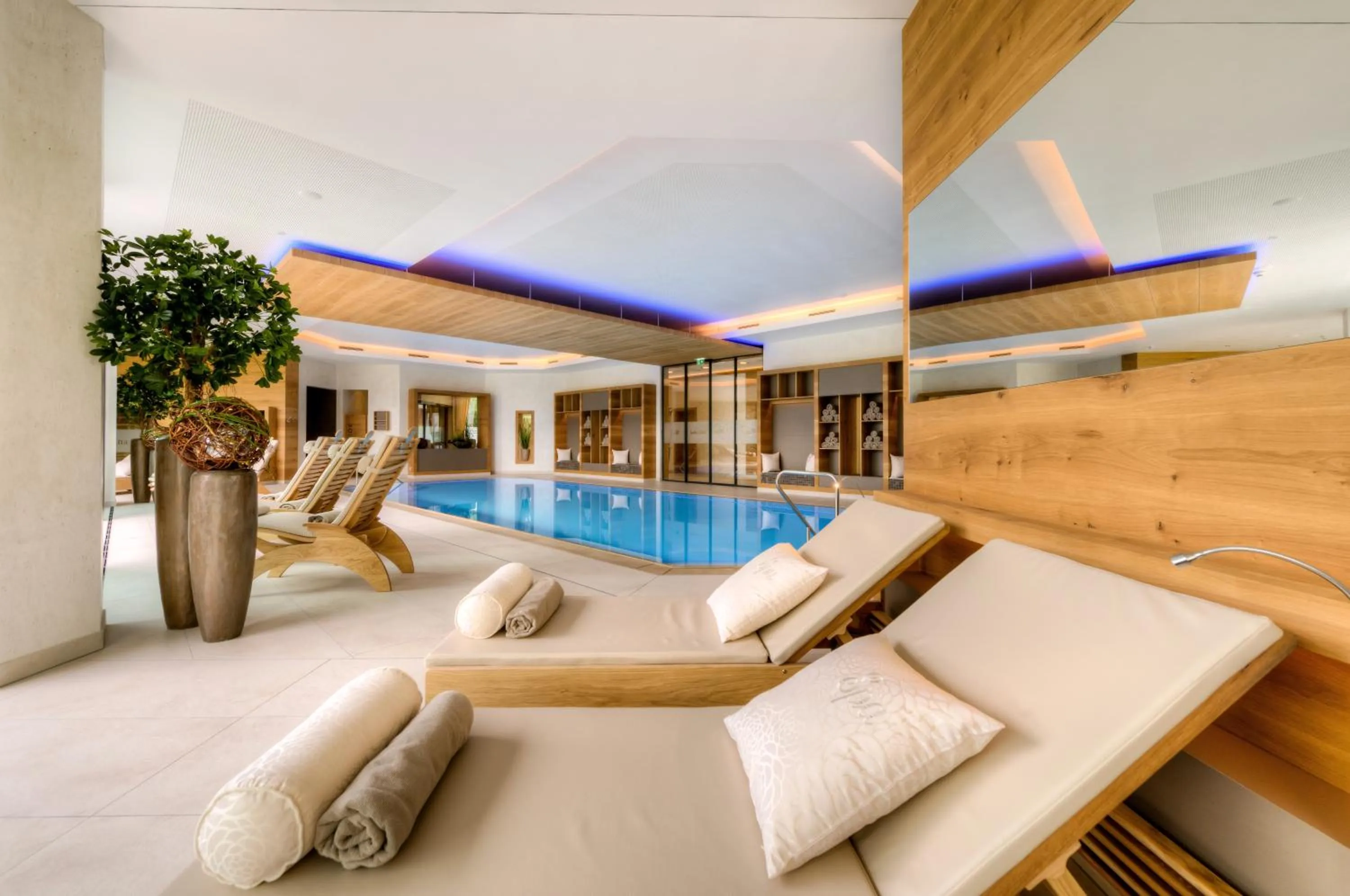 Swimming pool in Hotel Grünauerhof