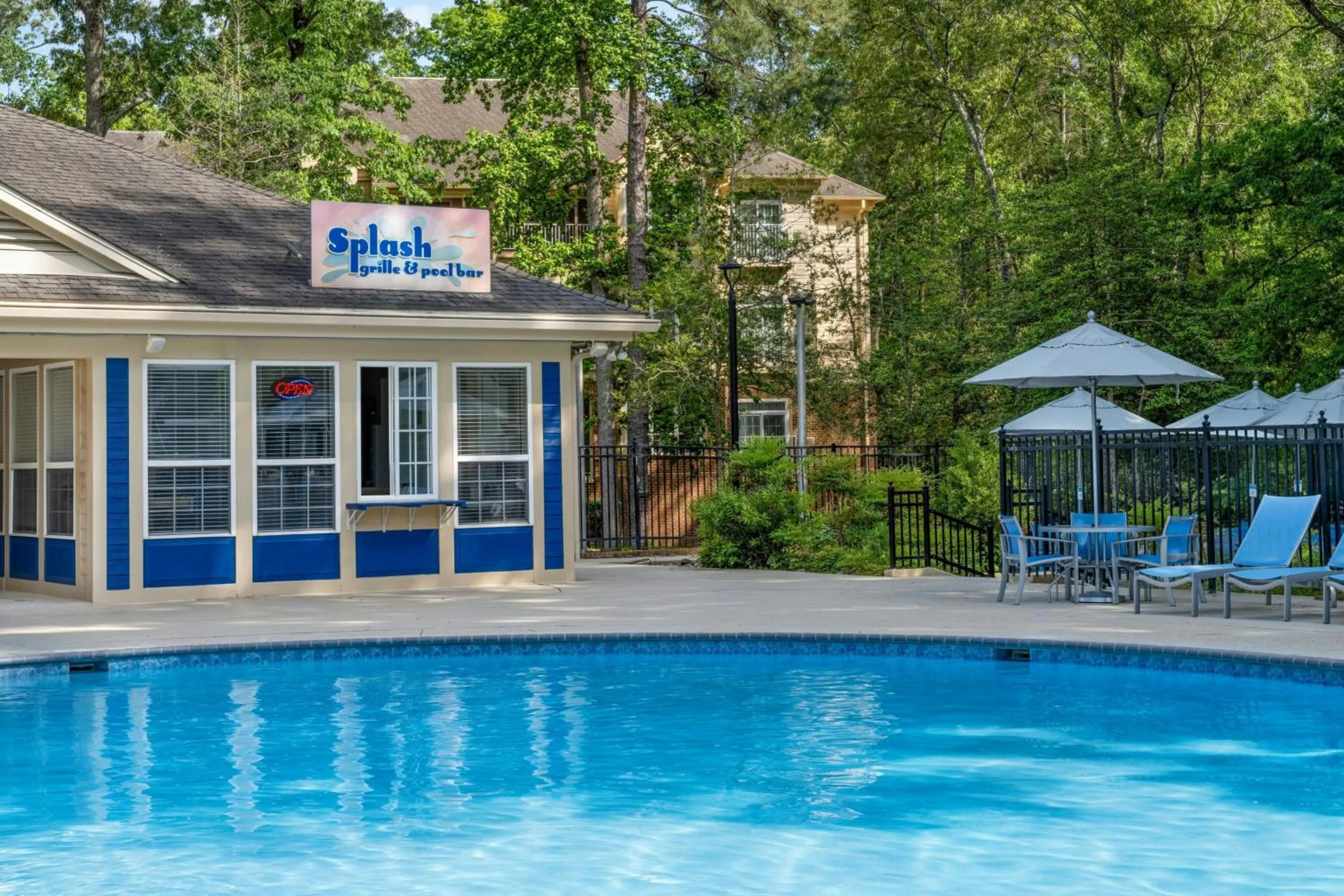 Swimming pool in Marriott's Manor Club at Ford's Colony