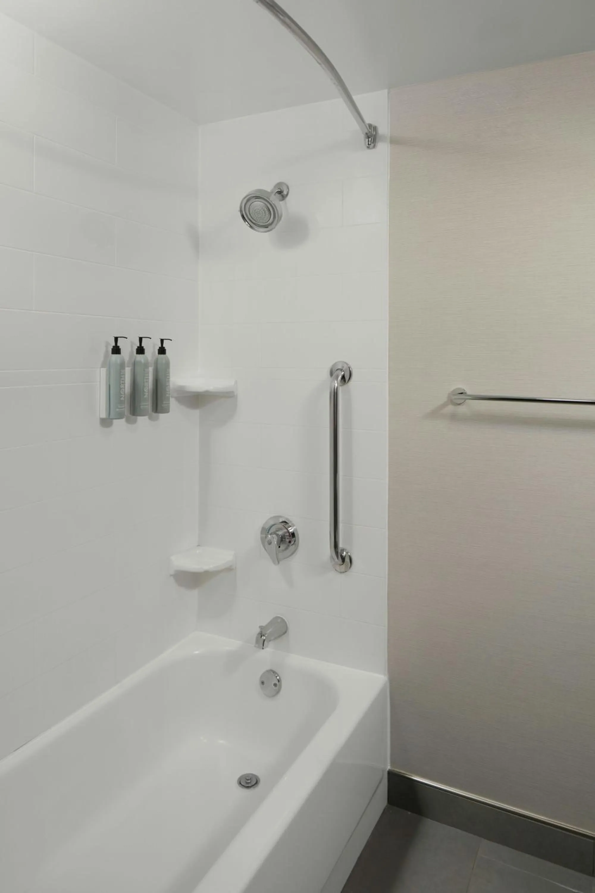 Bathroom in Courtyard Williamsburg - Busch Gardens