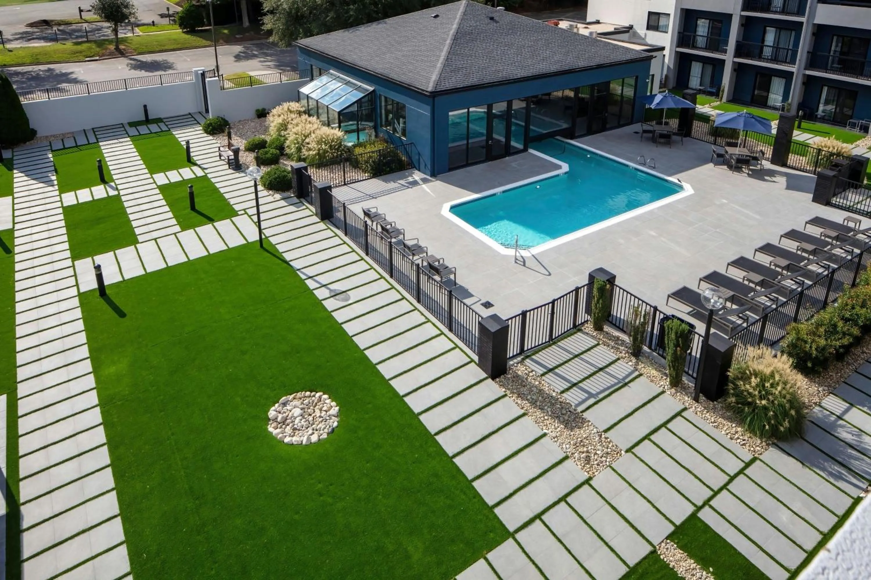 Swimming pool in Courtyard Williamsburg - Busch Gardens