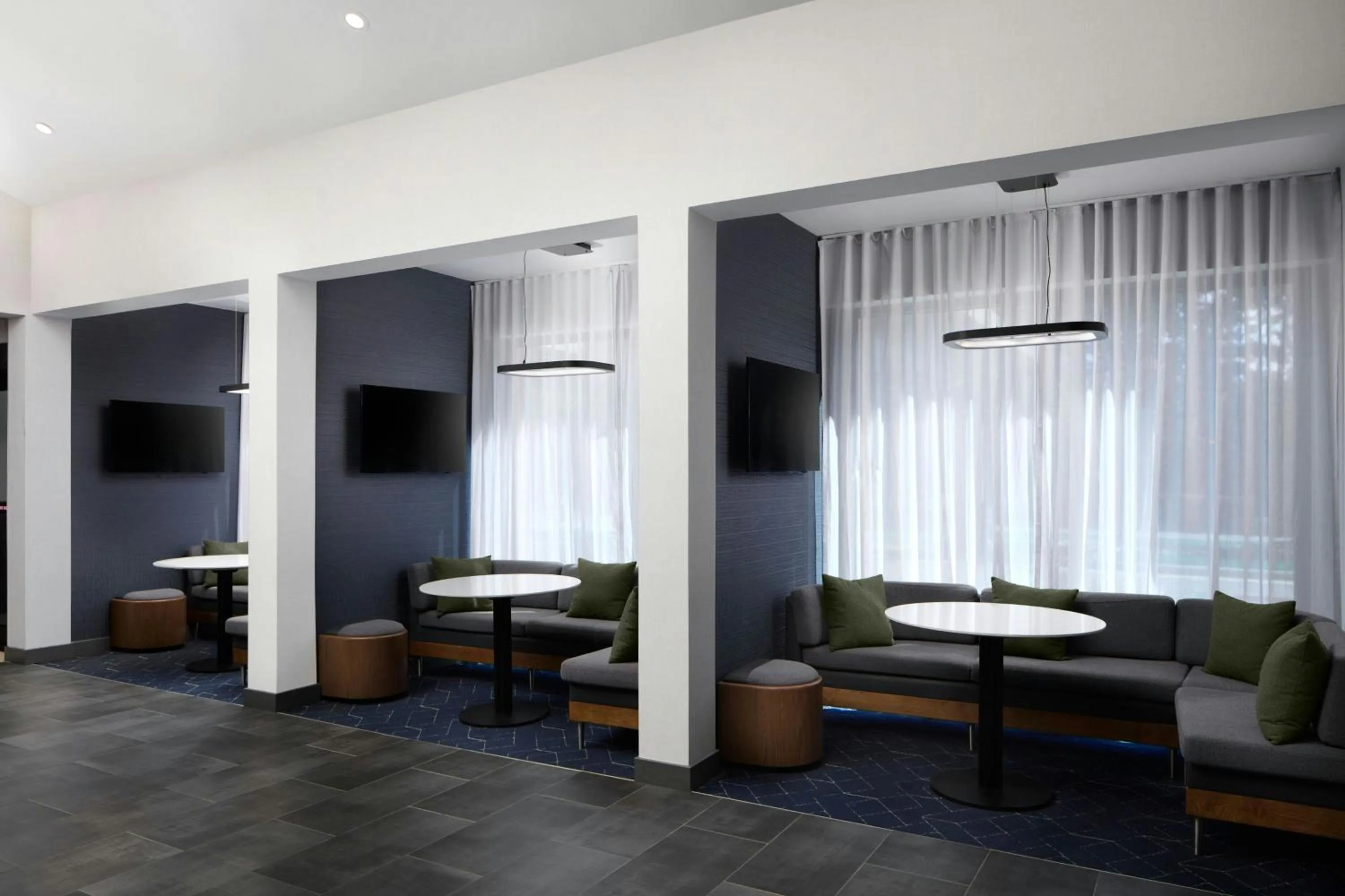 Lobby or reception in Courtyard Williamsburg - Busch Gardens