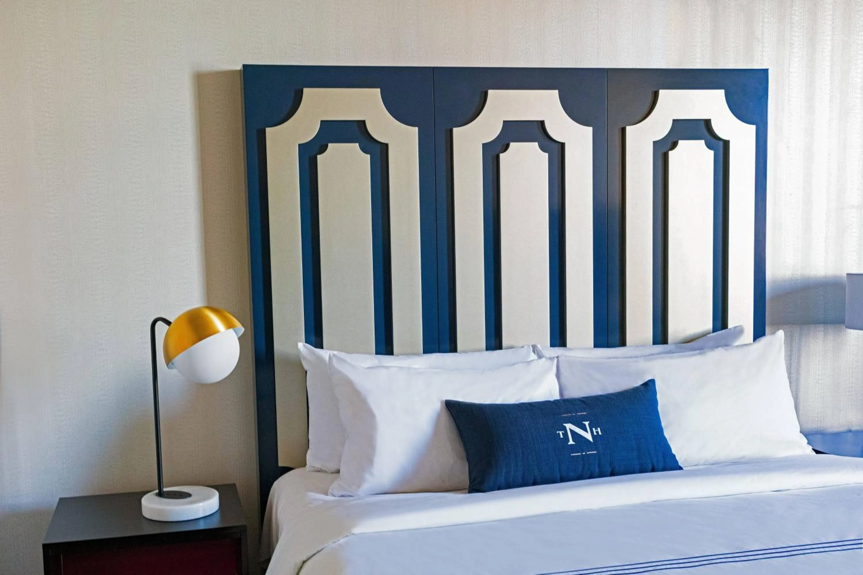 Photo of the whole room, Bed in The Notary Hotel, Philadelphia, Autograph Collection