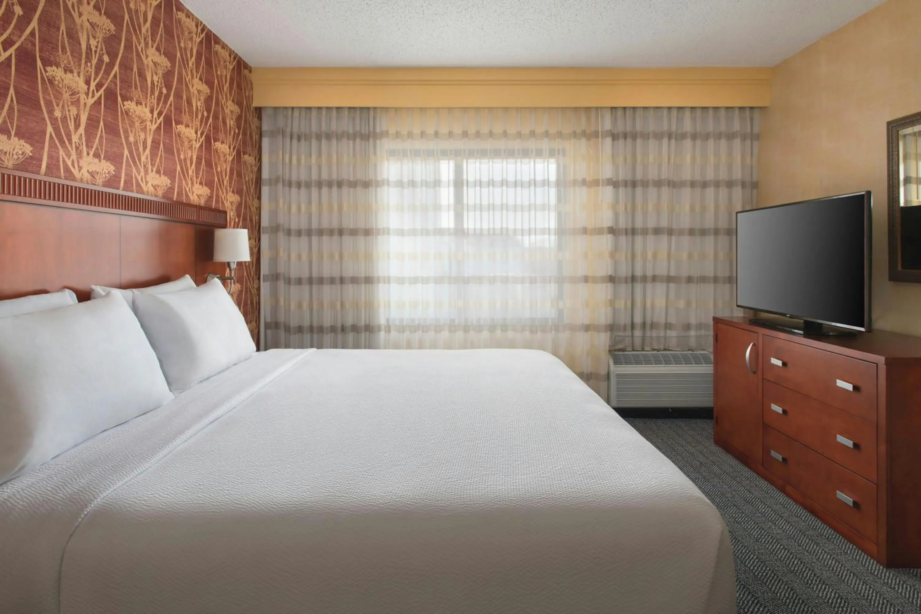 Bedroom, Bed in Courtyard by Marriott Mt. Laurel
