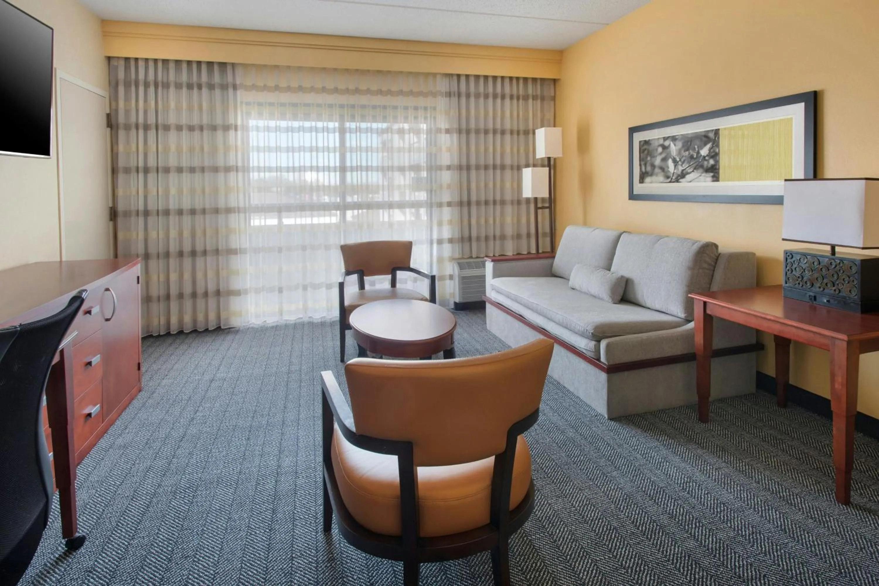 Living room in Courtyard by Marriott Mt. Laurel
