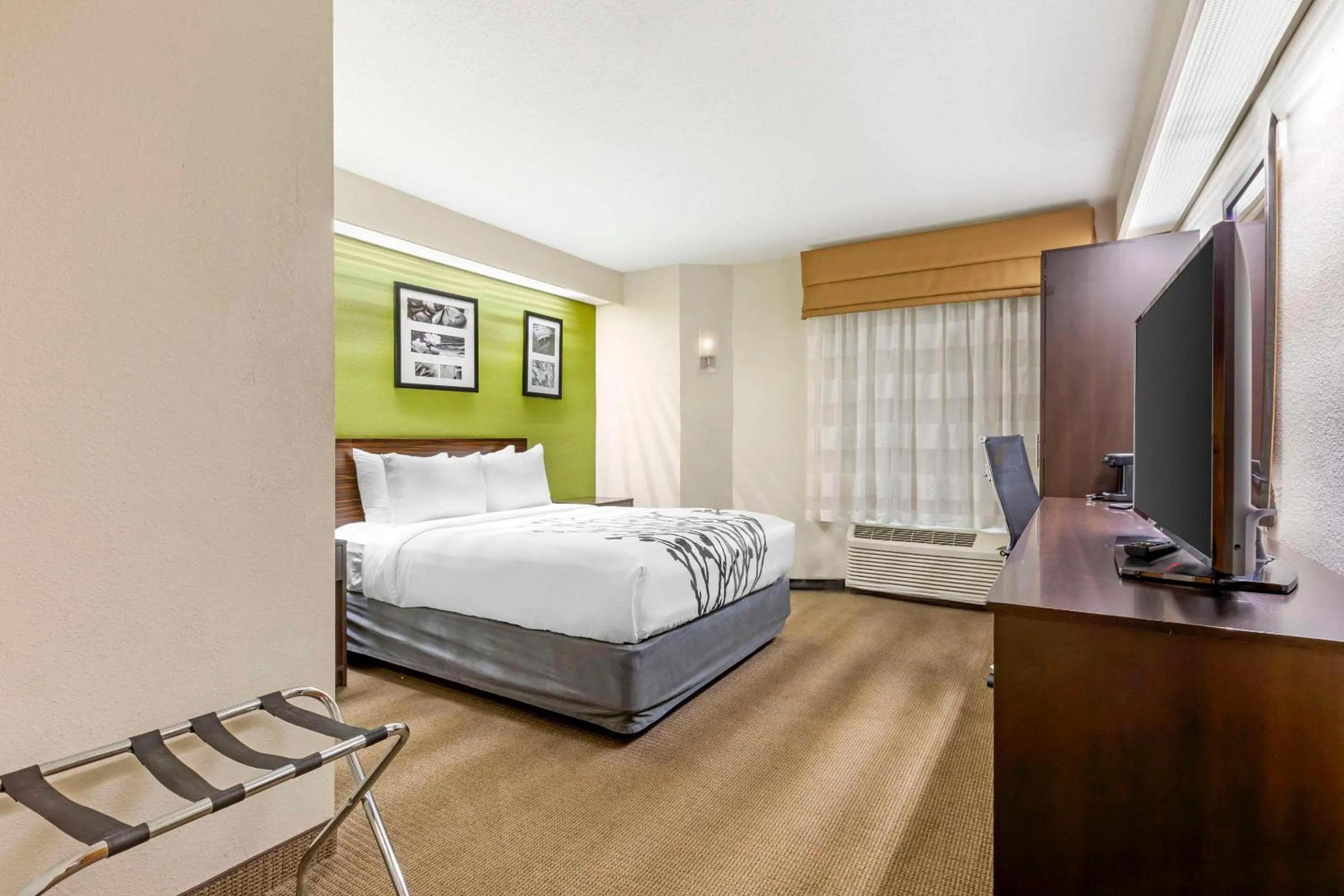 Bed in Sleep Inn at Greenville Convention Center