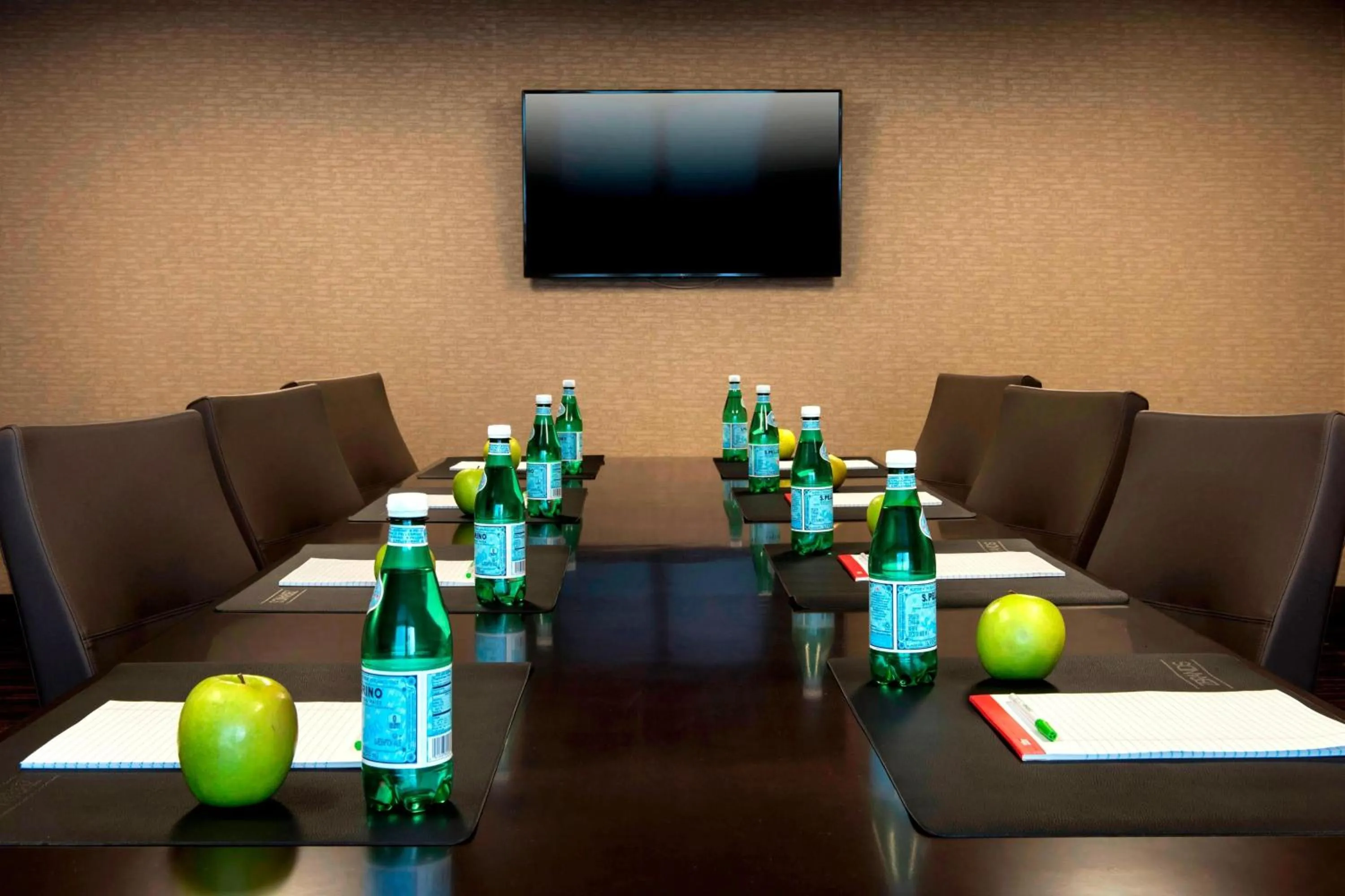 Meeting/conference room in Courtyard by Marriott Poughkeepsie
