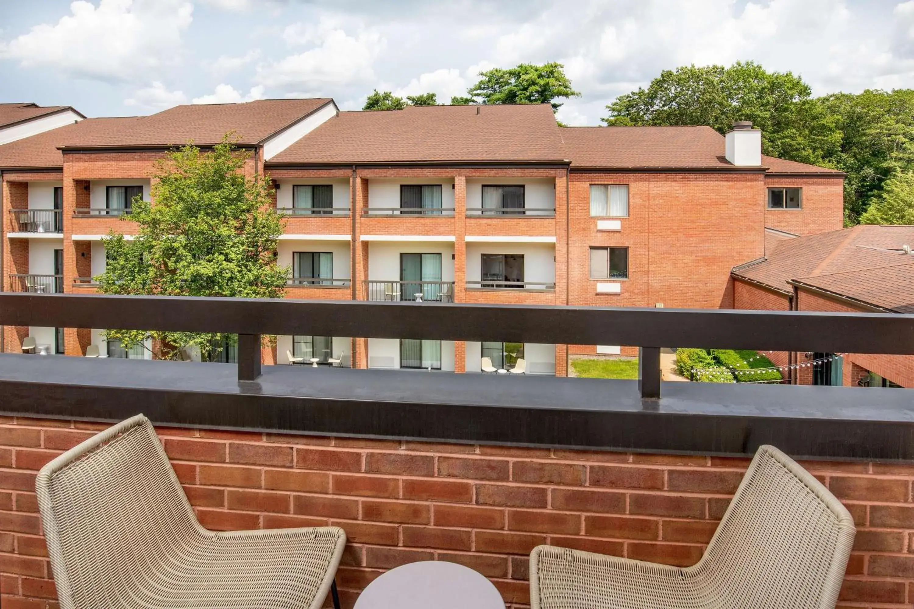 Mobility Accessible Deluxe King with Courtyard Balcony in Sonesta Select Newport Middletown Mobility Accessible Deluxe King with Courtyard Balcony in Sonesta Select Newport Middletown