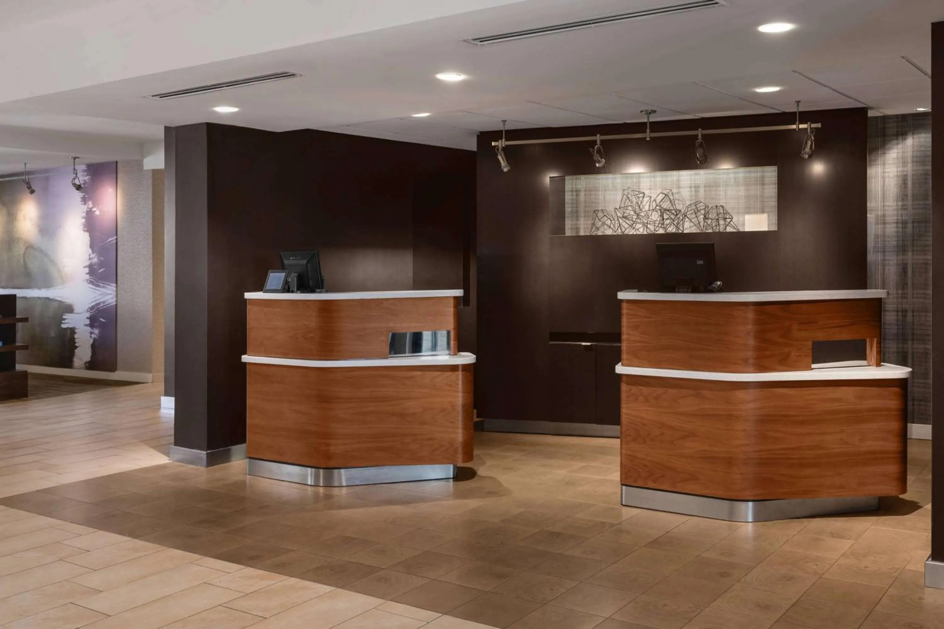 Lobby or reception in Sonesta Select Newport Middletown