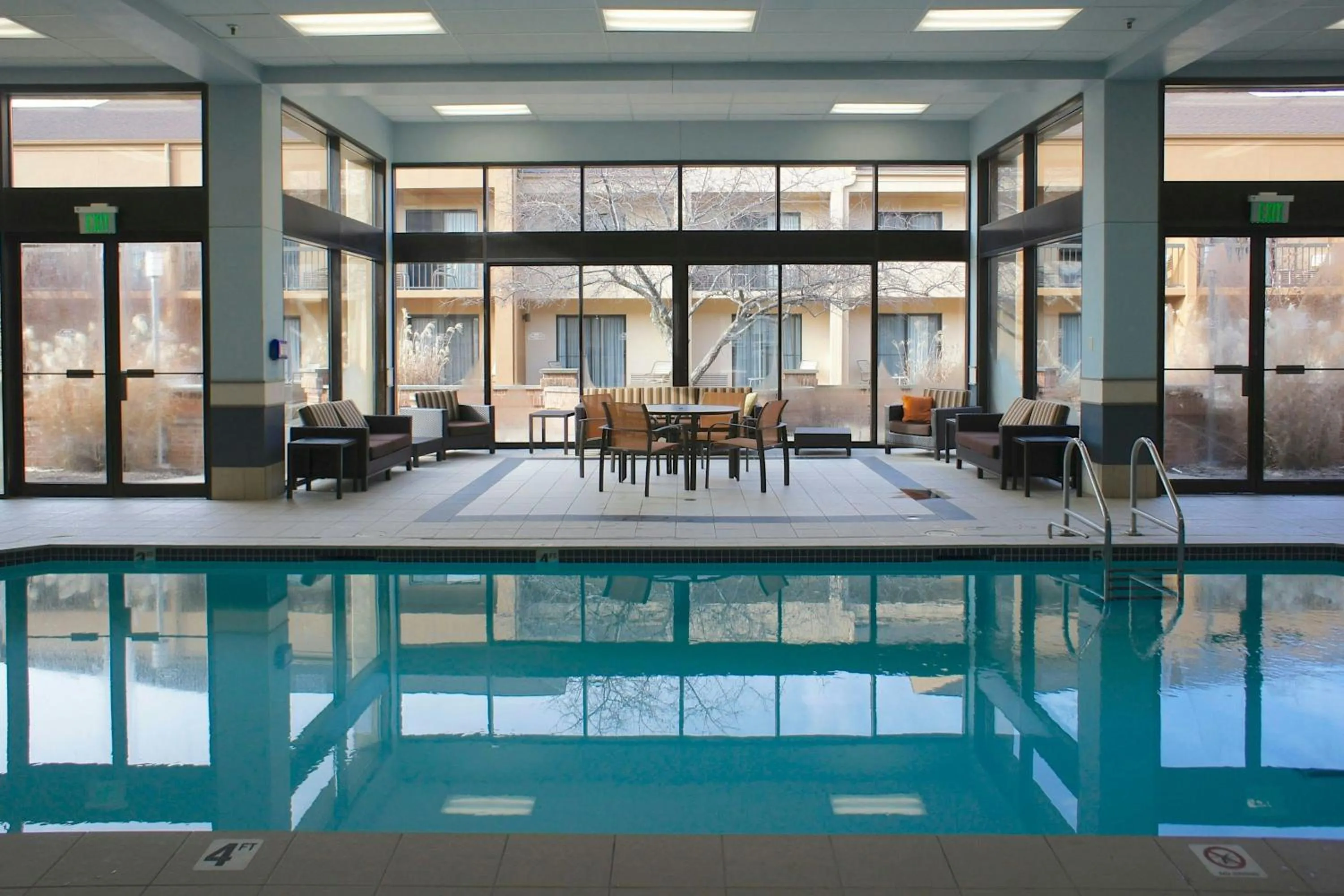 Swimming pool in Courtyard by Marriott Rockford