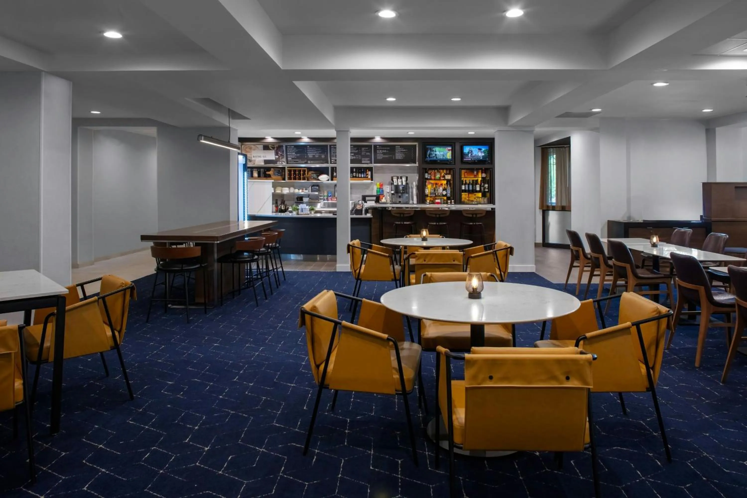 Restaurant/places to eat in Courtyard by Marriott Richmond Northwest