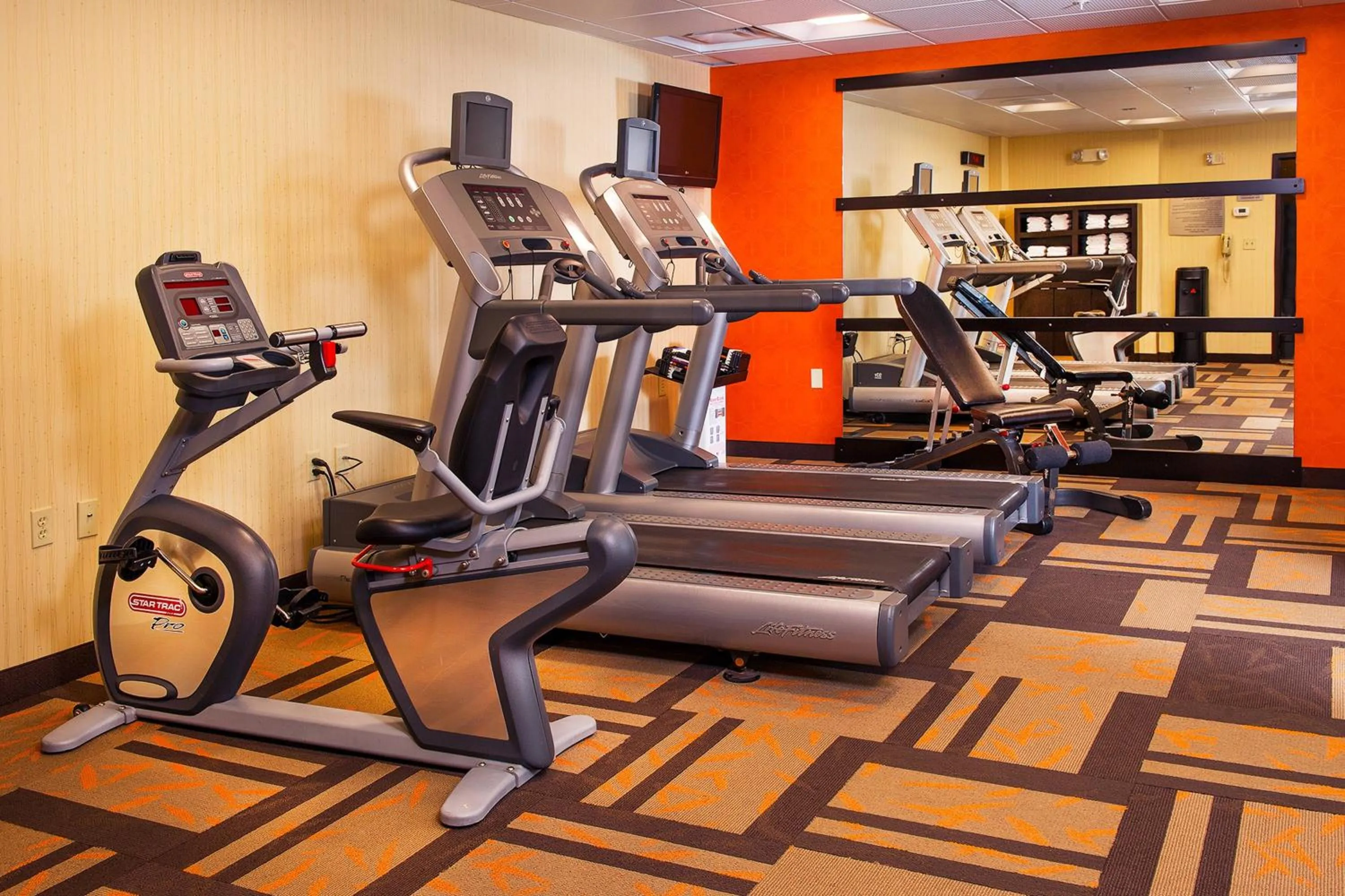 Fitness centre/facilities in Courtyard by Marriott Richmond Northwest