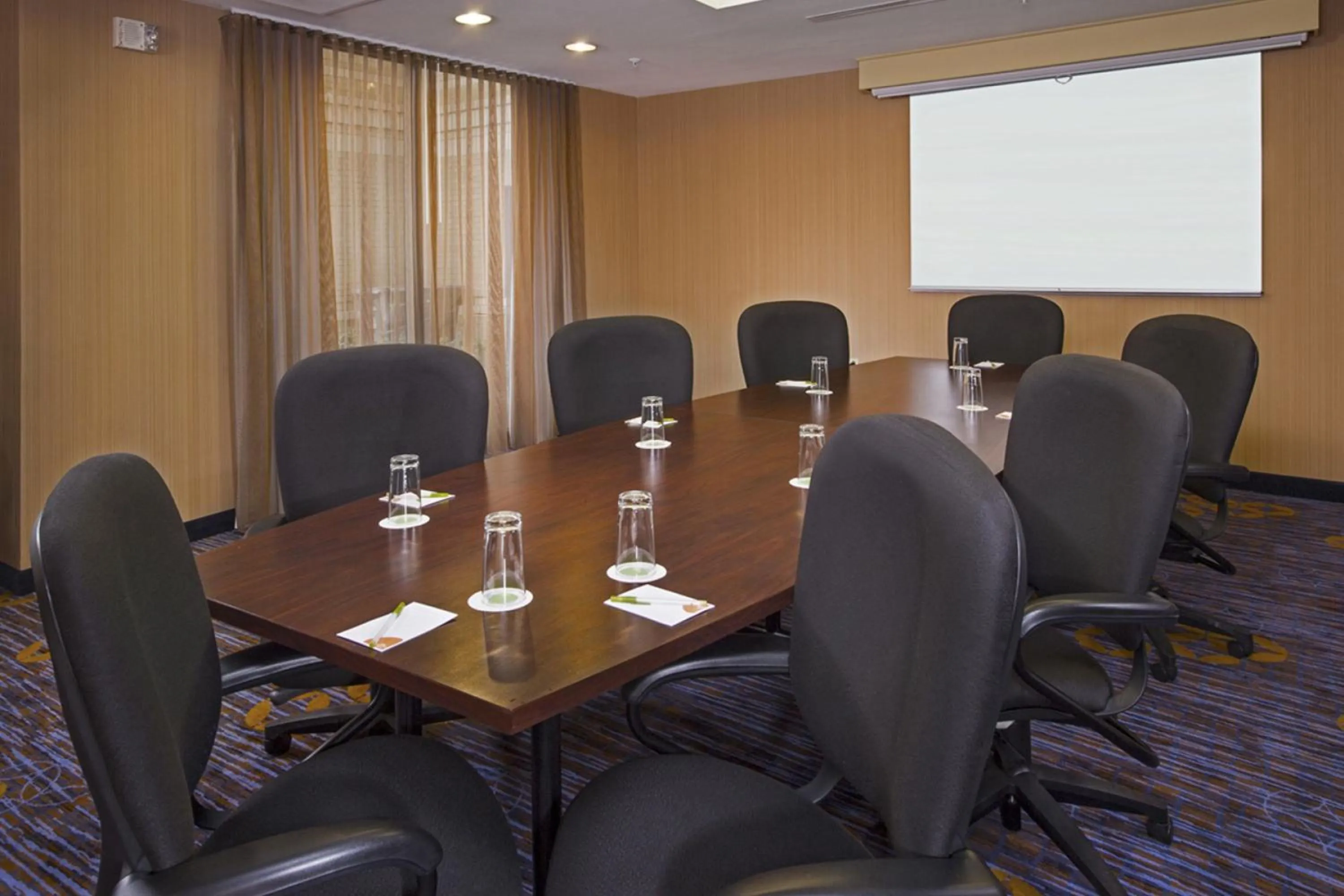 Meeting/conference room in Courtyard by Marriott Richmond Northwest