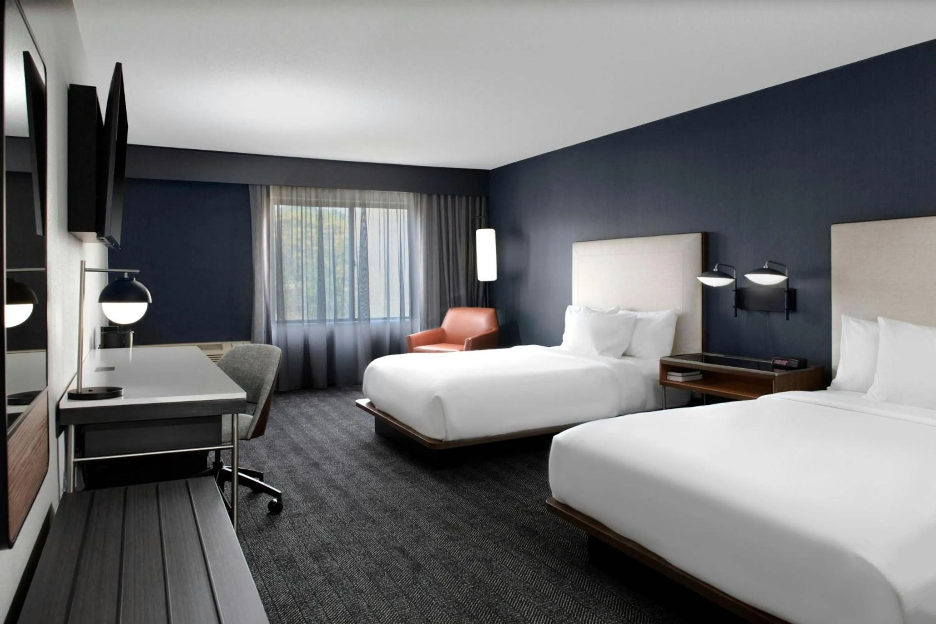 Photo of the whole room, Bed in Courtyard by Marriott Richmond Northwest