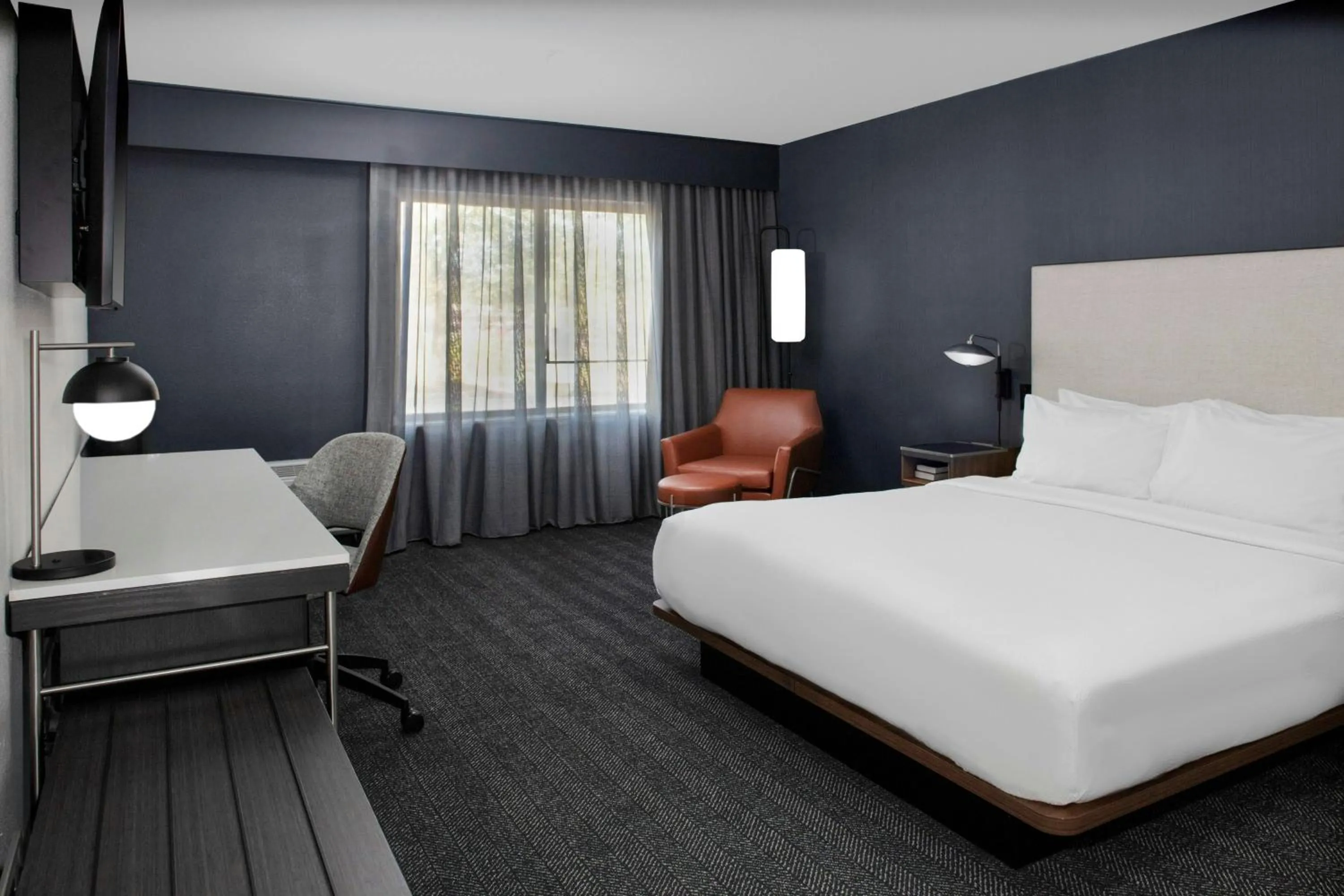 Photo of the whole room, Bed in Courtyard by Marriott Richmond Northwest