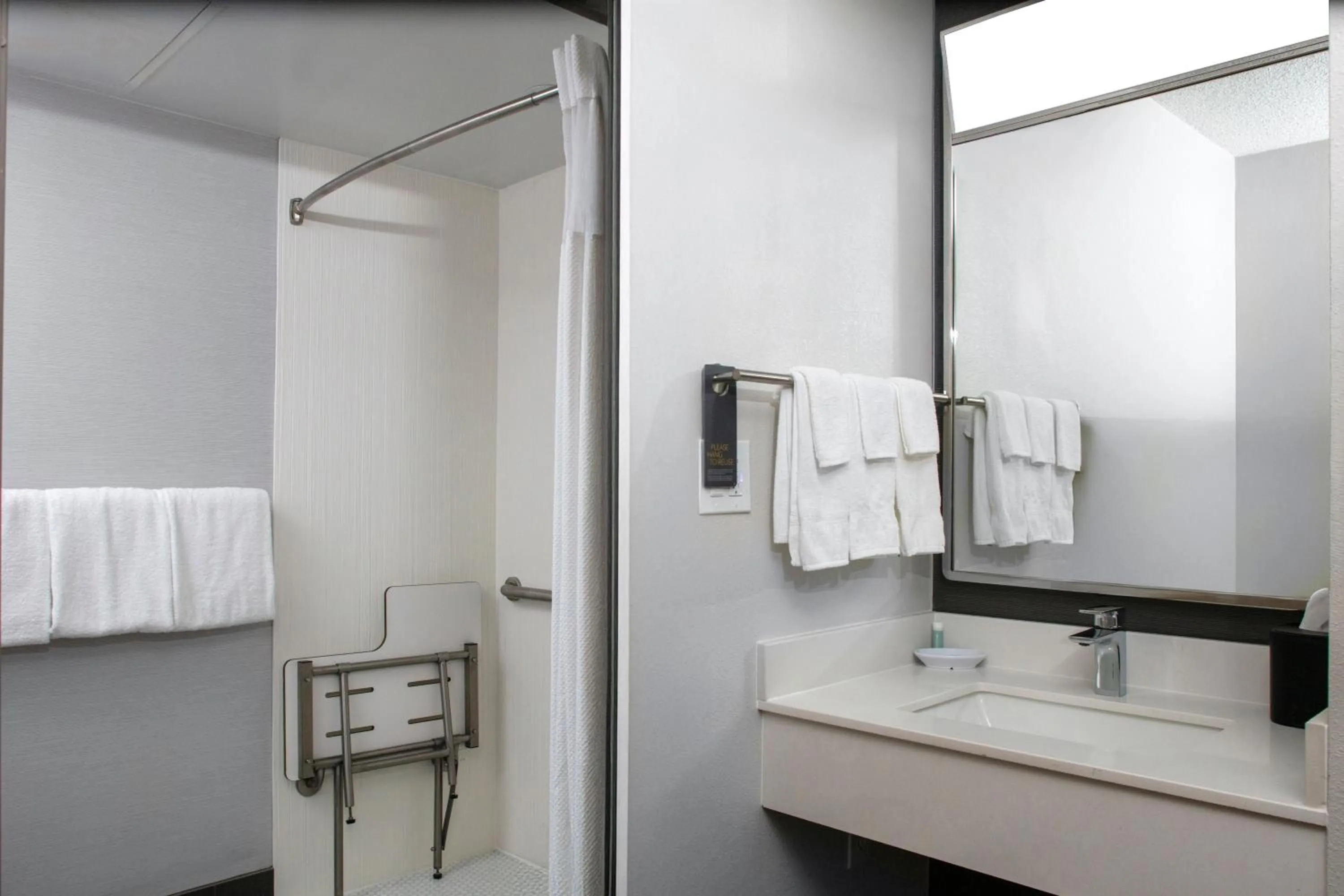 acessibility in Courtyard by Marriott Richmond Northwest