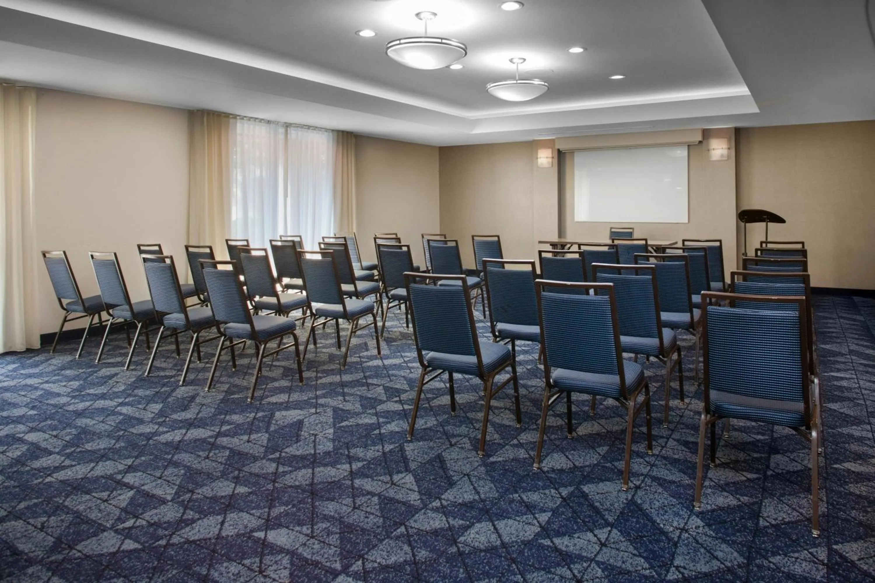 Meeting/conference room in Courtyard by Marriott Richmond Northwest