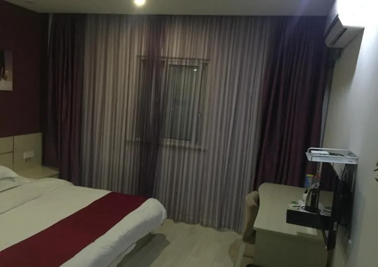 Bed in Thank Inn Chain Hotel Jiangsu Suzhou Wujiang Pedestrian Street