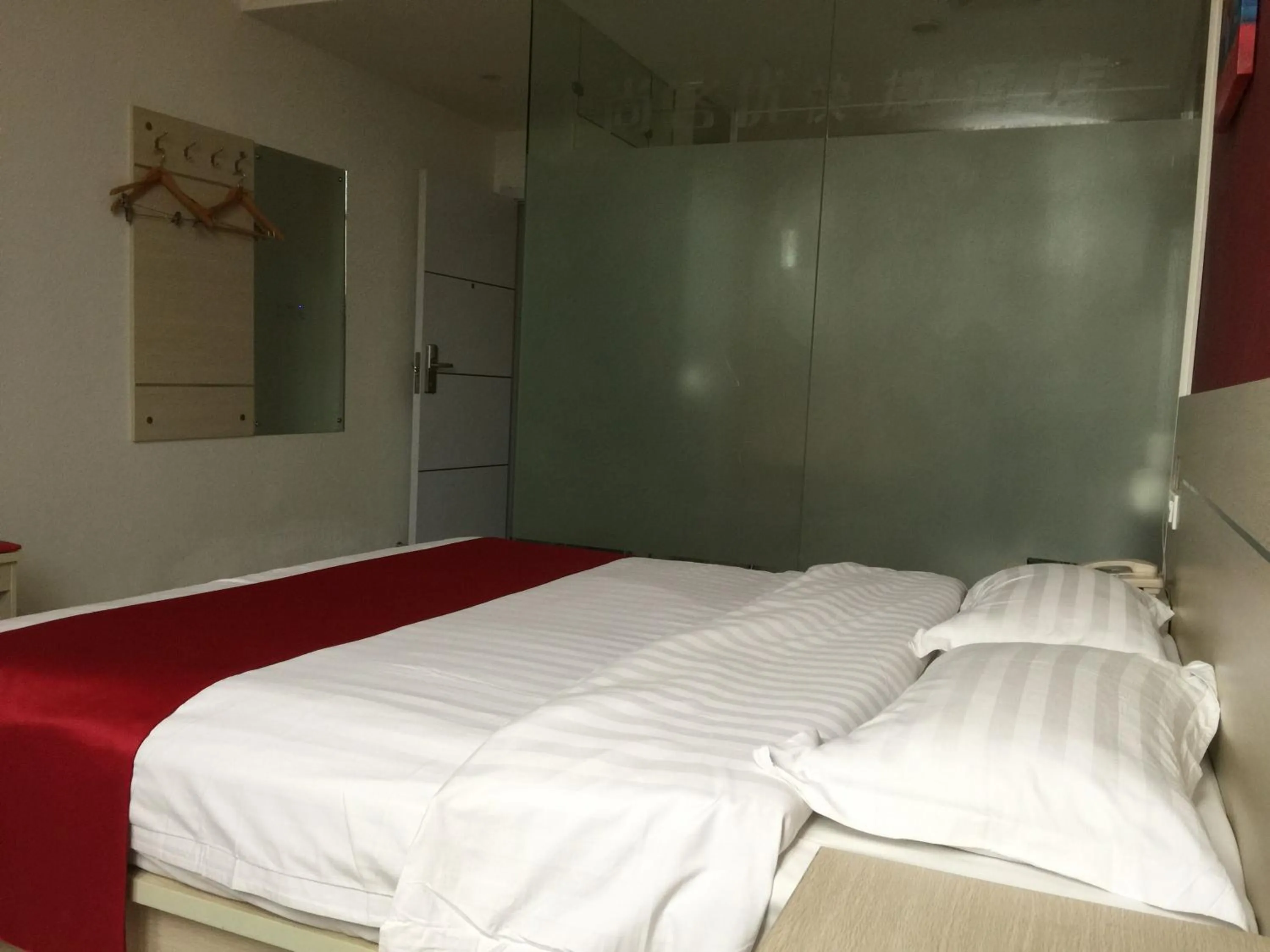 Bed in Thank Inn Chain Hotel Jiangsu Suzhou Wujiang Pedestrian Street