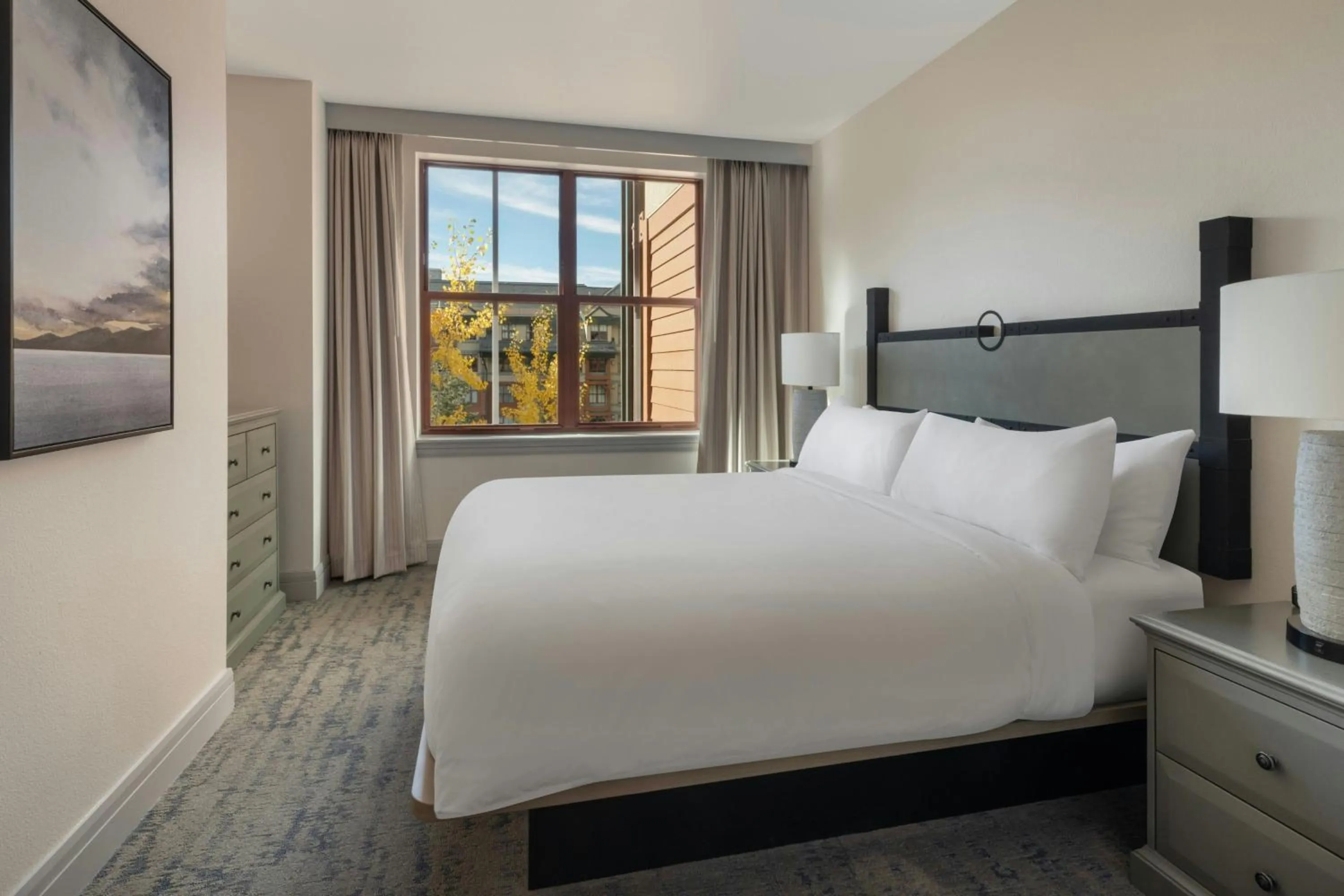 Bedroom, Bed in Marriott's Timber Lodge