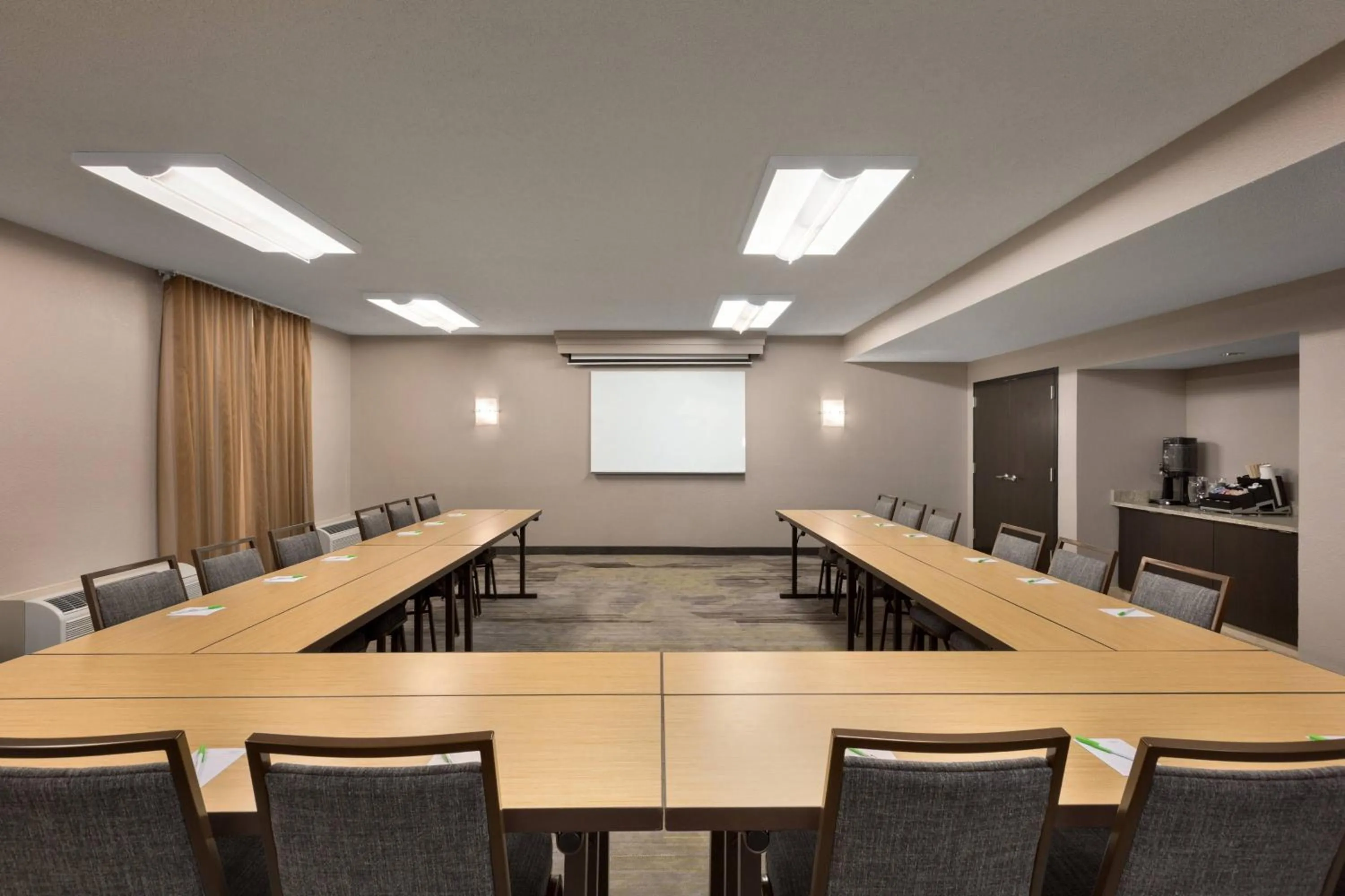 Meeting/conference room in Courtyard by Marriott Fort Myers Cape Coral