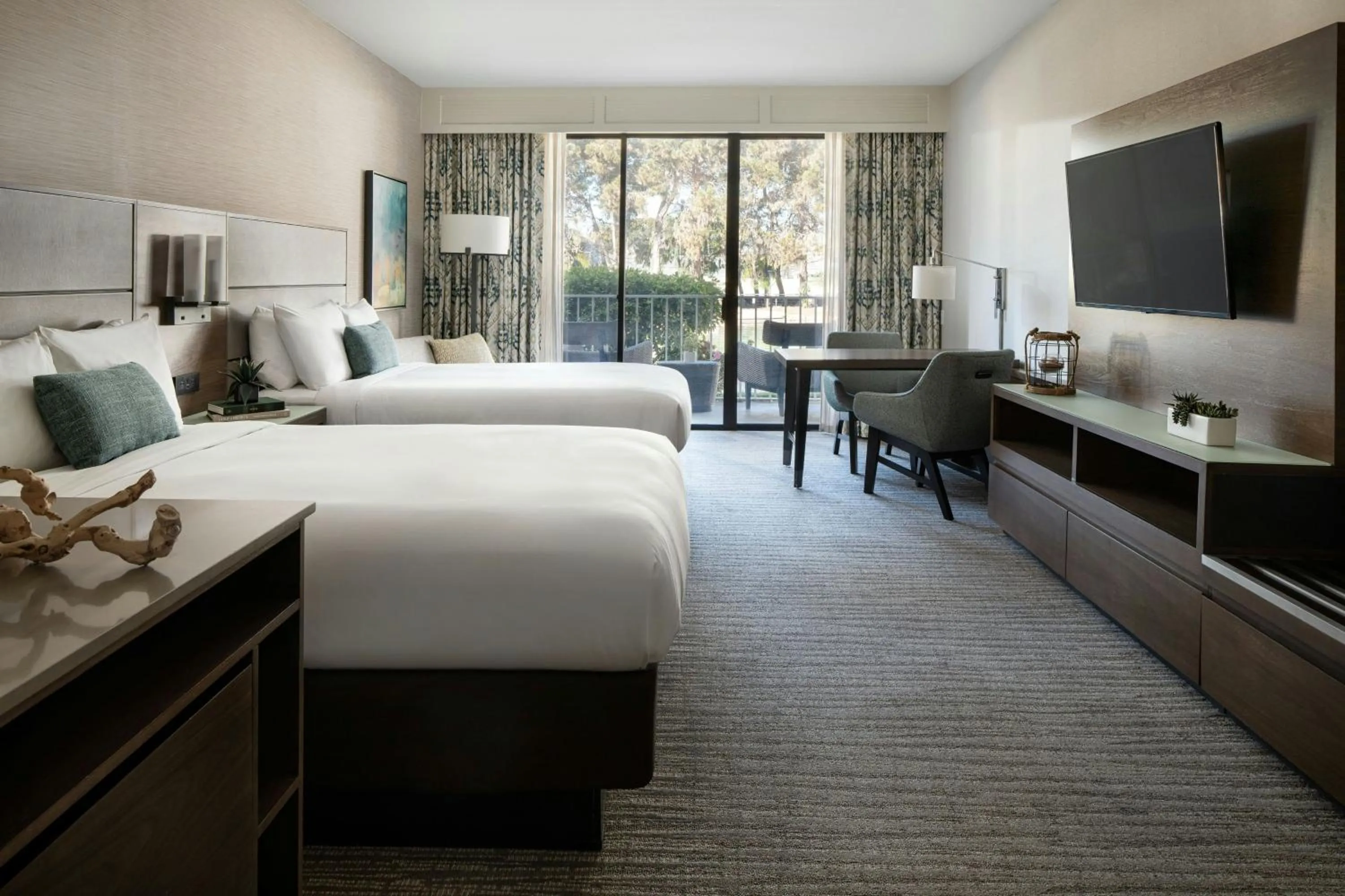 Photo of the whole room, Bed in Coronado Island Marriott Resort & Spa