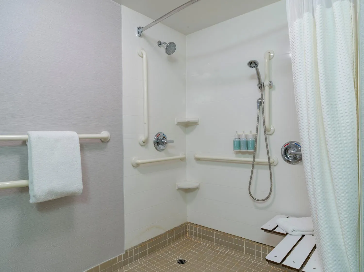 Bathroom in Courtyard Sacramento Airport Natomas