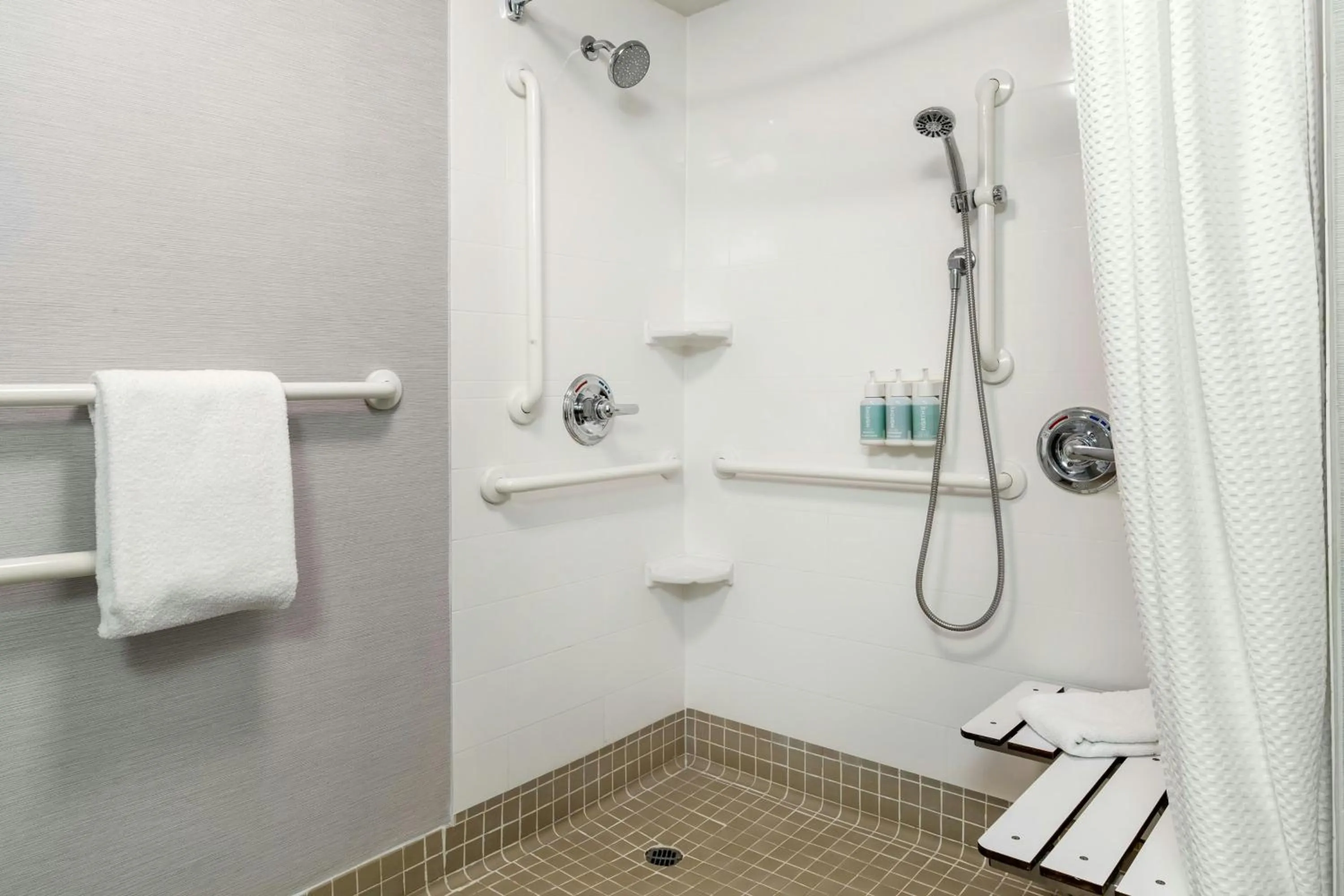 Bathroom in Courtyard Sacramento Airport Natomas