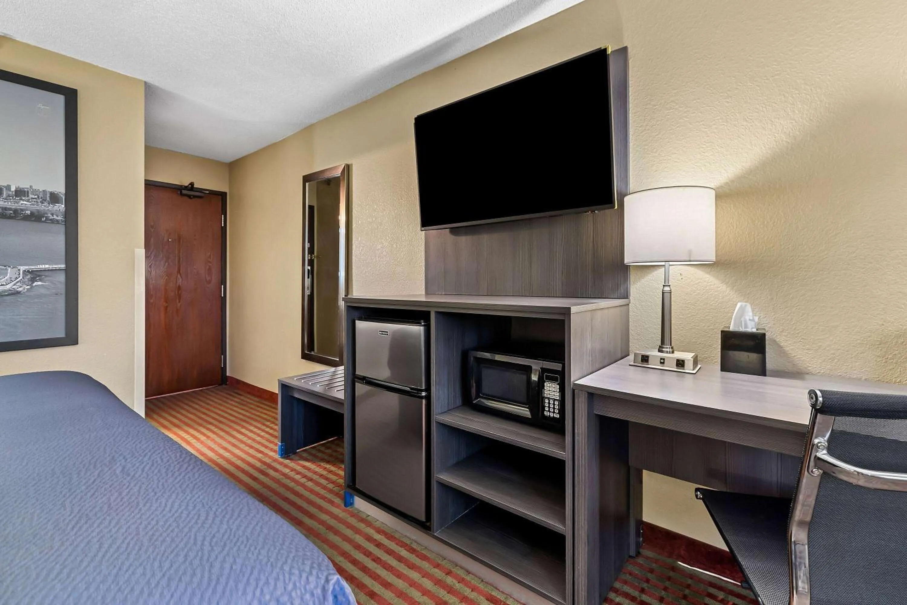 Bed in Super 8 by Wyndham Amsterdam