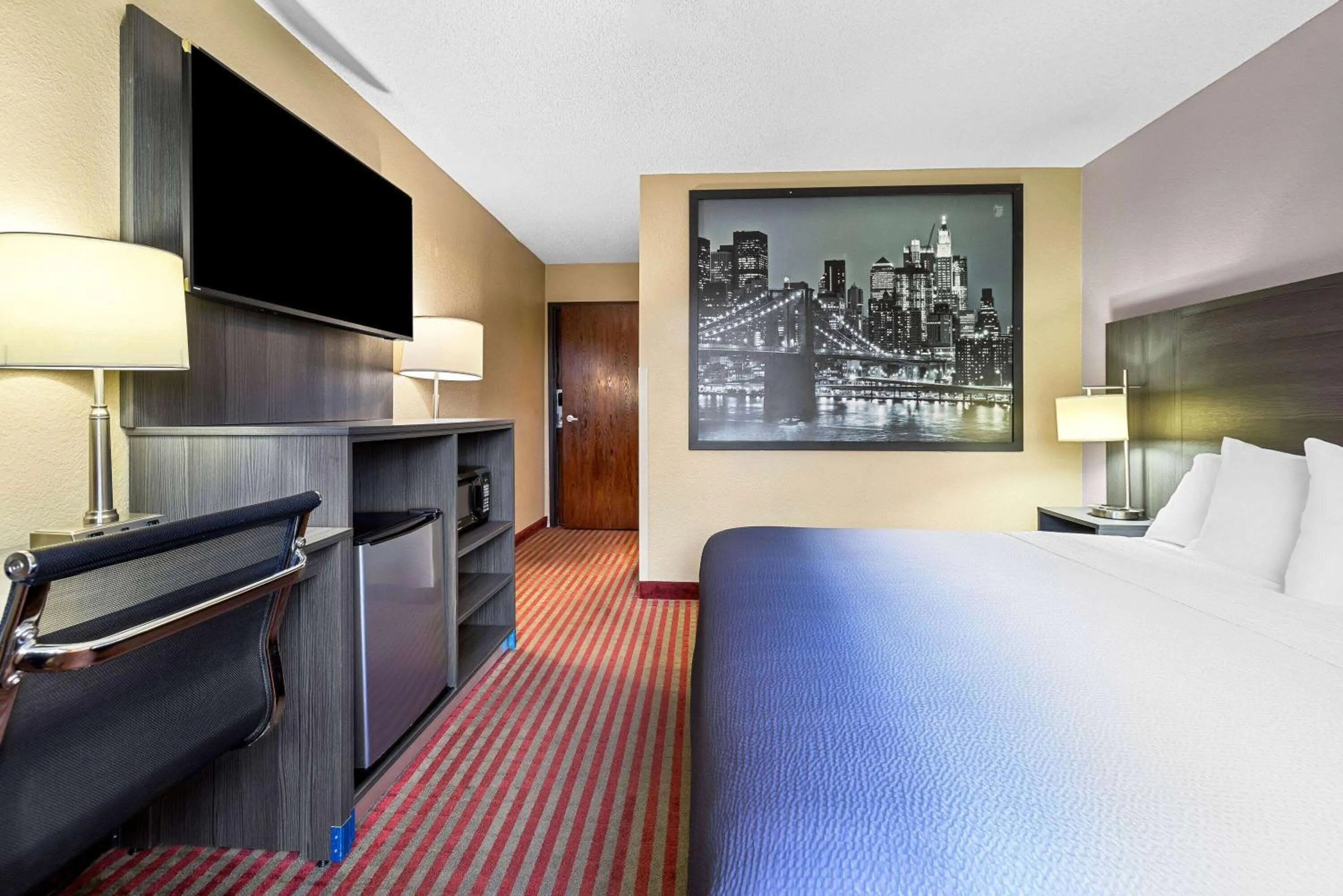 Bed in Super 8 by Wyndham Amsterdam