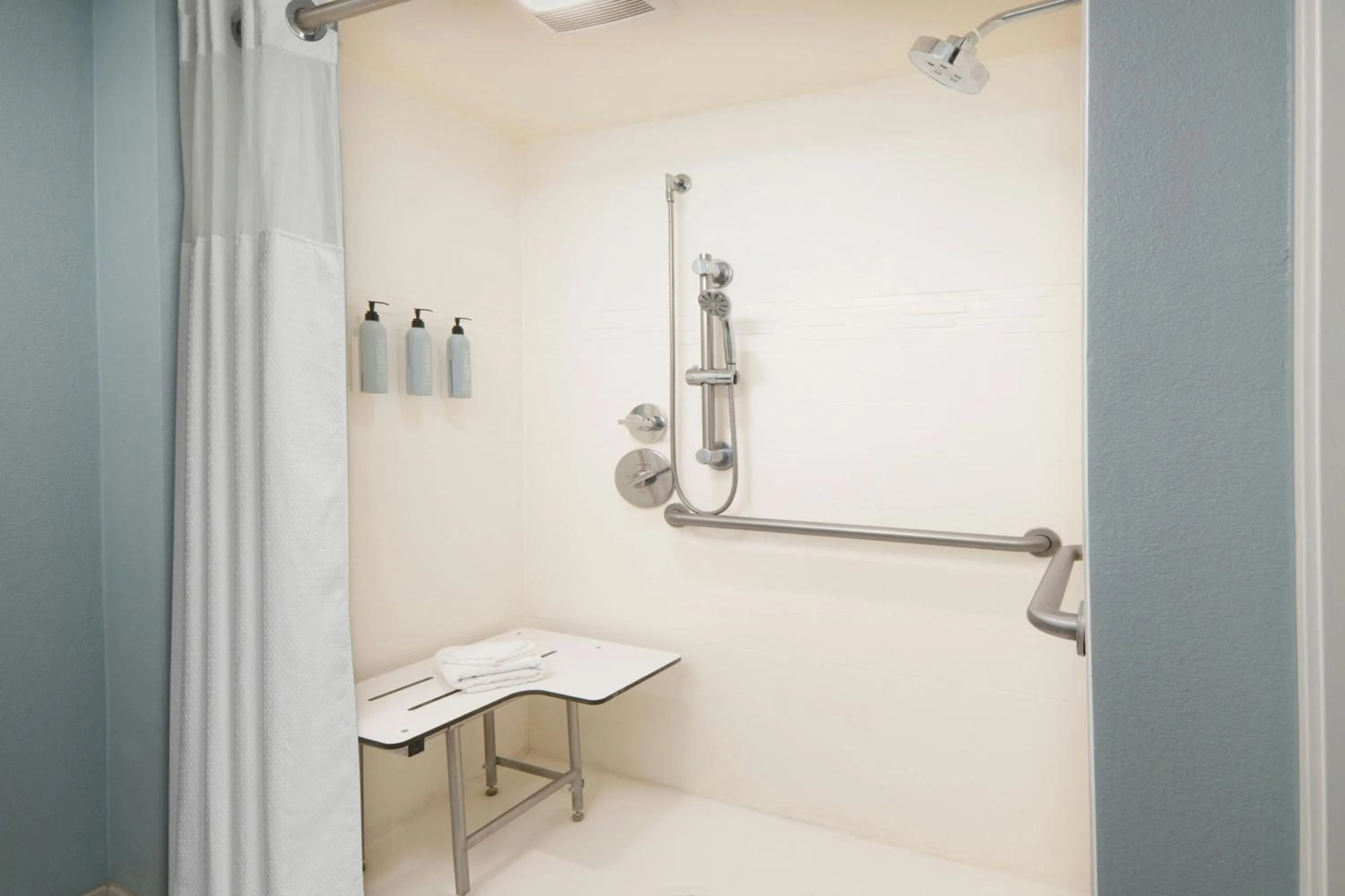 Bathroom in Residence Inn by Marriott San Antonio Airport/Alamo Heights