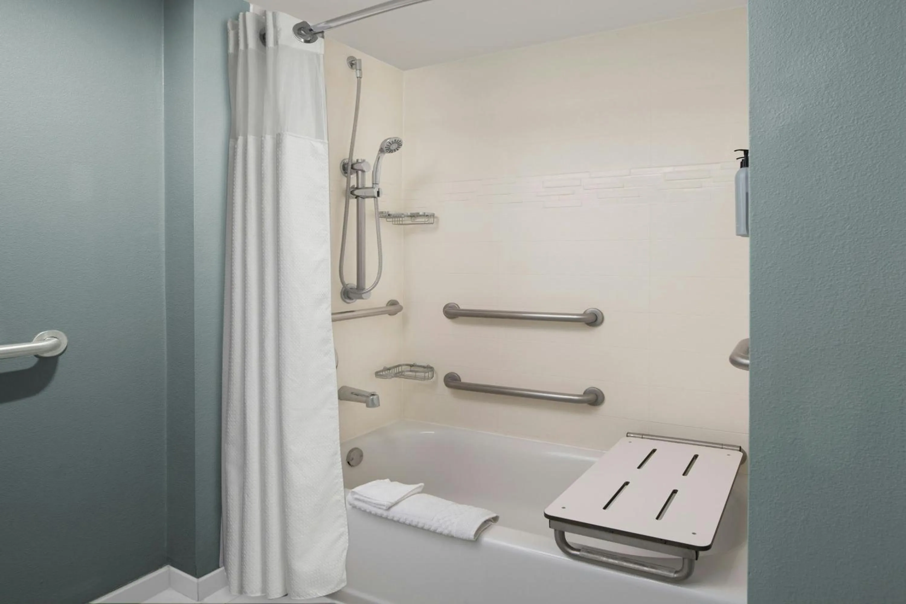 Bathroom in Residence Inn by Marriott San Antonio Airport/Alamo Heights