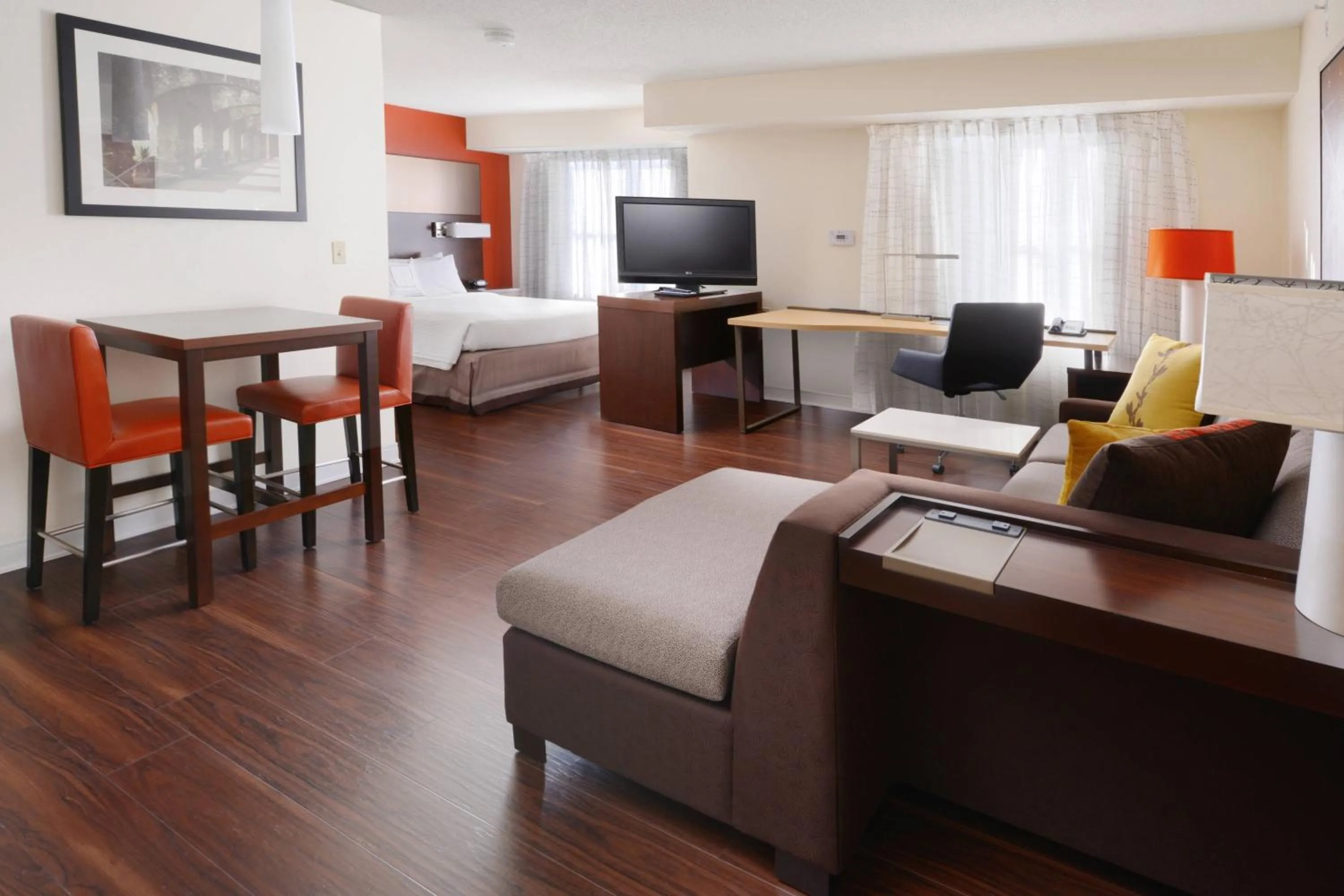 Photo of the whole room, Bed in Residence Inn by Marriott San Antonio Airport/Alamo Heights