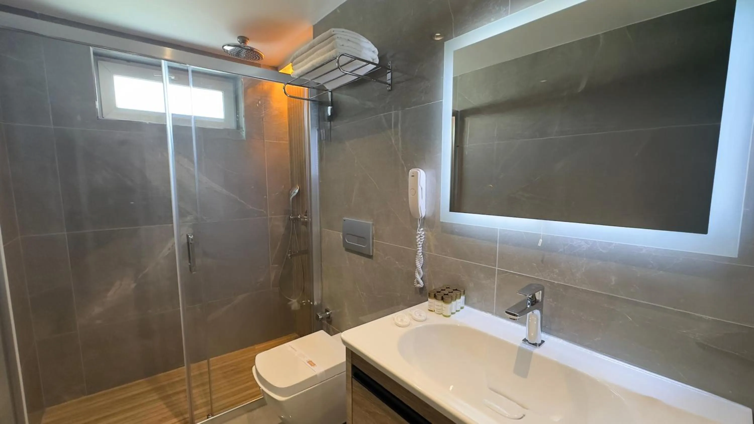 Shower in AHC Old City Hotel