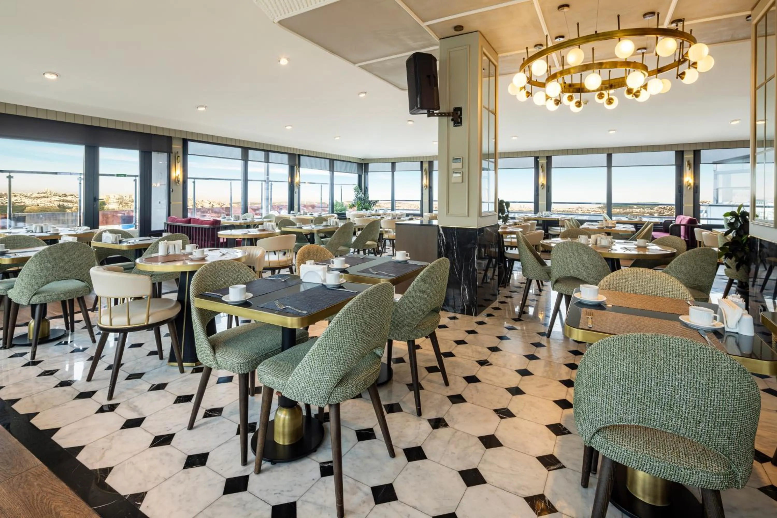 Restaurant/places to eat in AHC Old City Hotel