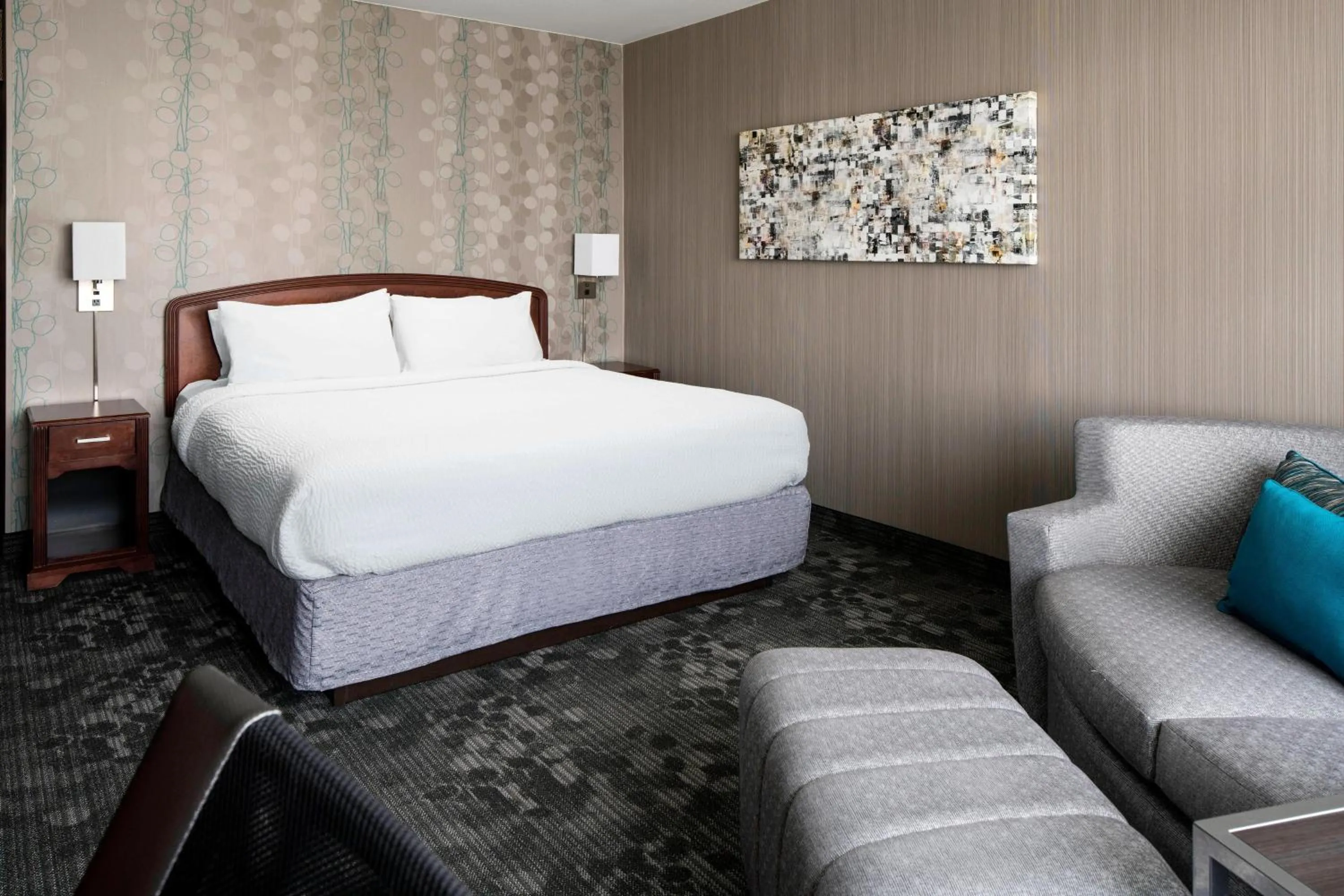 Photo of the whole room, Bed in Courtyard by Marriott Seattle Federal Way