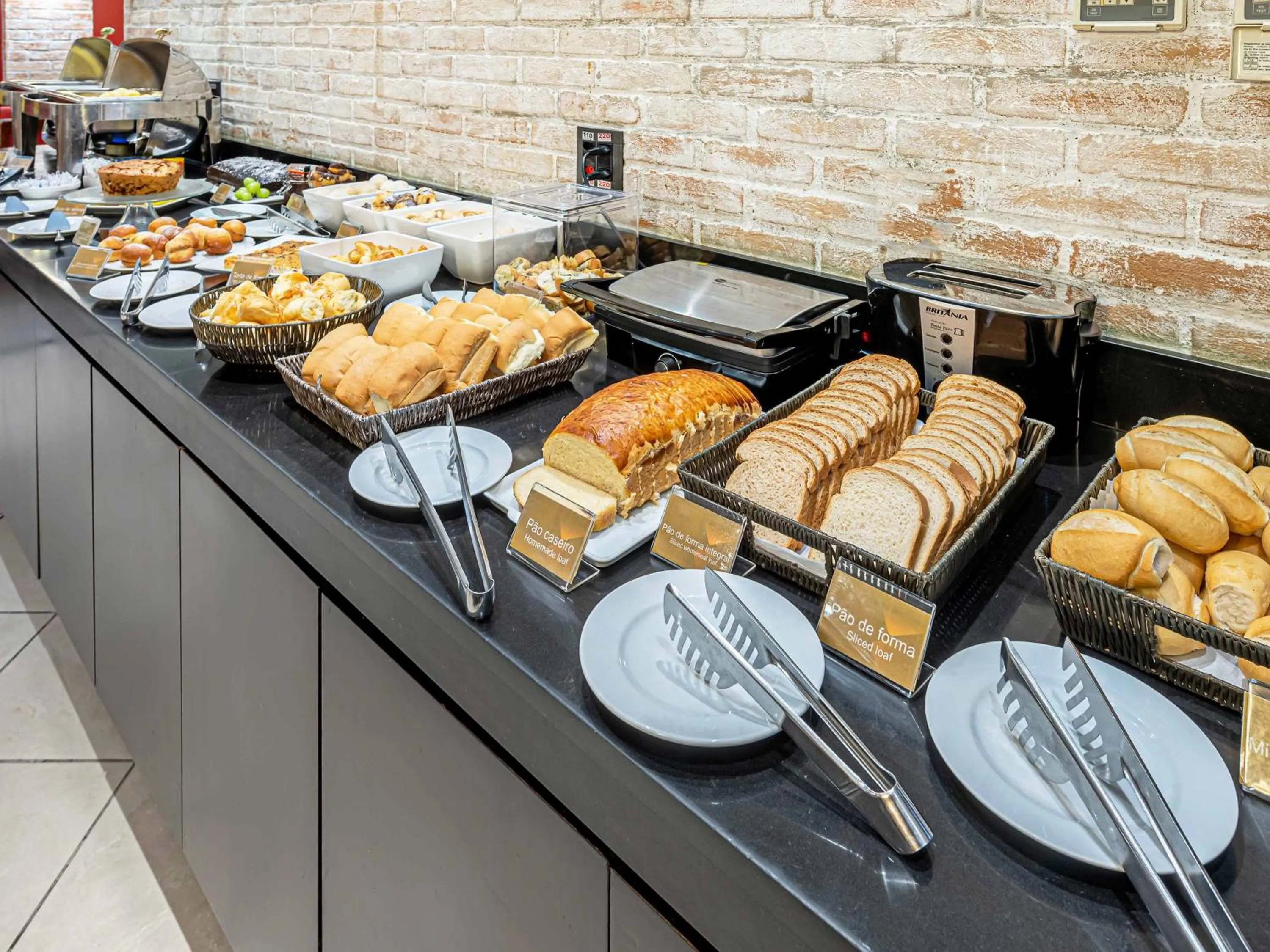 Food and drinks in Hotel Cassino Tower Campinas Cambuí By Nacional Inn