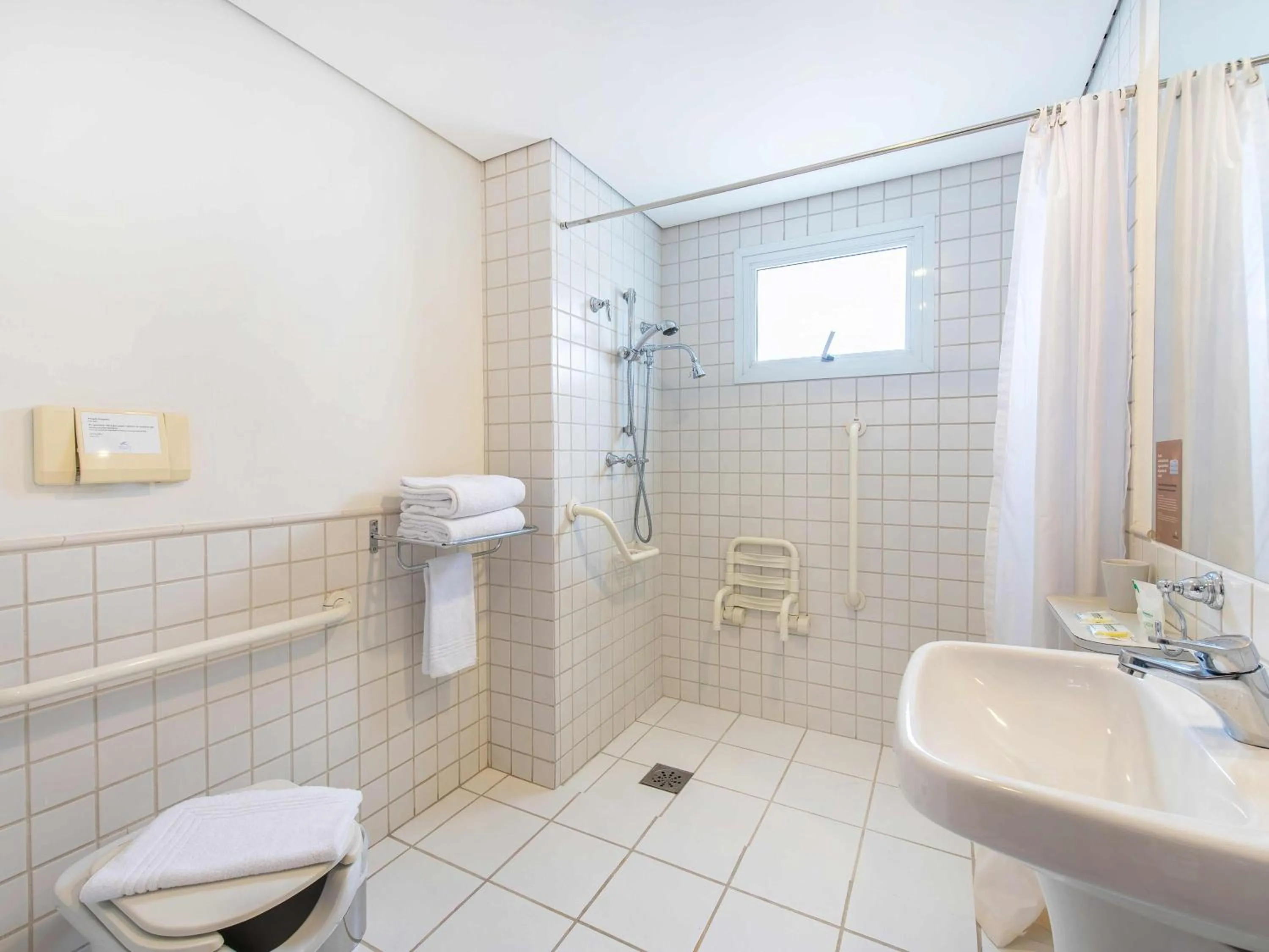 Bathroom in Hotel Cassino Tower Campinas Cambuí By Nacional Inn