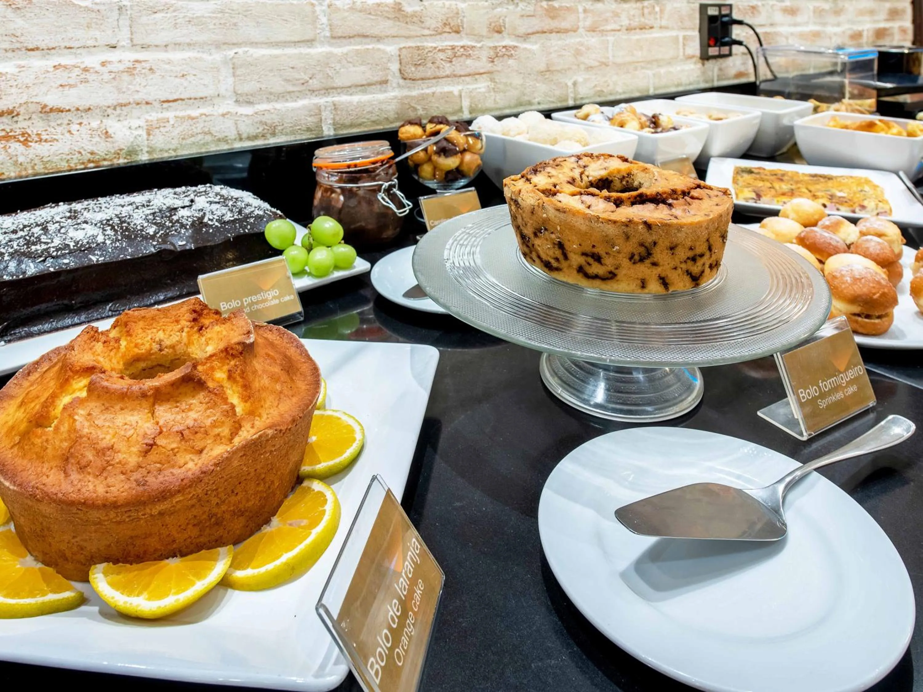 Breakfast in Hotel Cassino Tower Campinas Cambuí By Nacional Inn